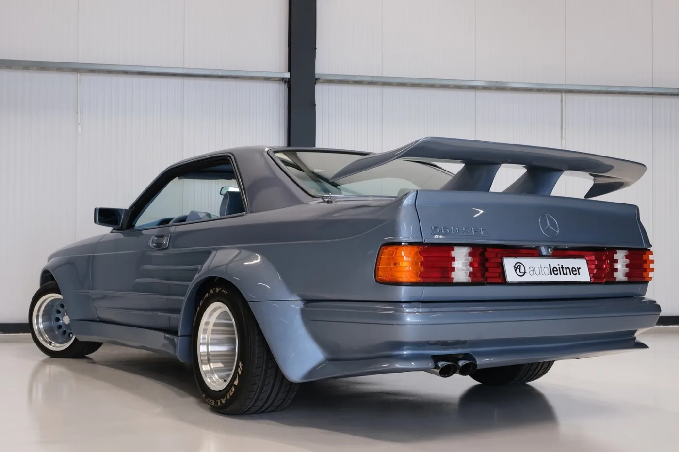 1990 Mercedes-Benz 560 SEC angeboten von einem Oldtimerhändler in Alkmaar, Niederlande, Foto 9 von 15