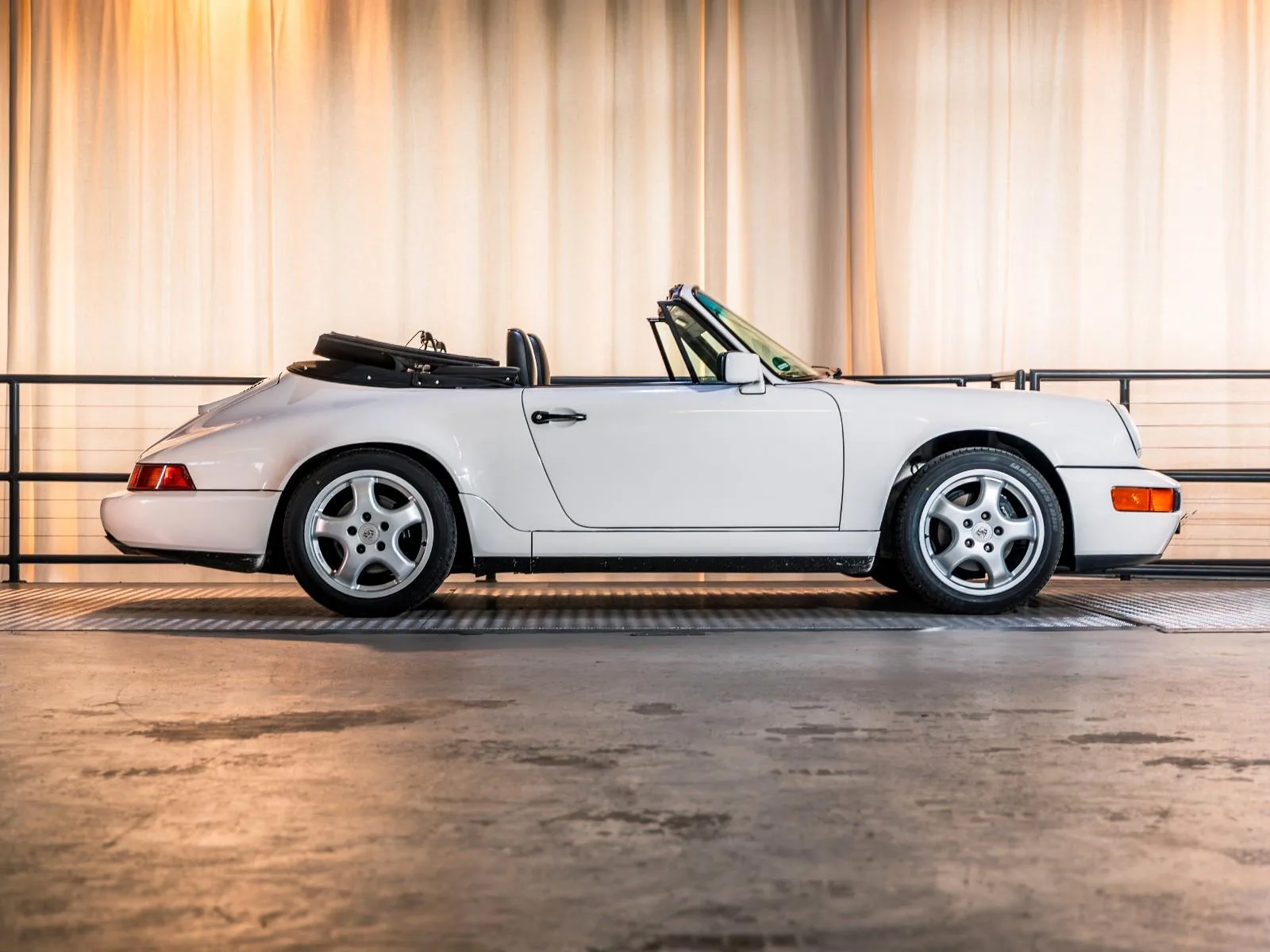 1990 Porsche 911 Carrera 4 Cabriolet 964, 2/24