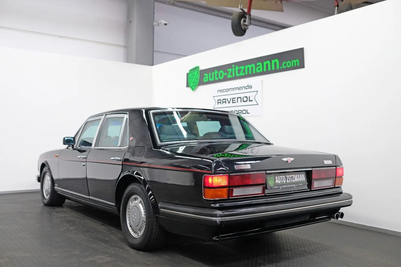 1991 Bentley Turbo R offered by a specialist dealer in Nuremberg, Germany, photo 3 of 15