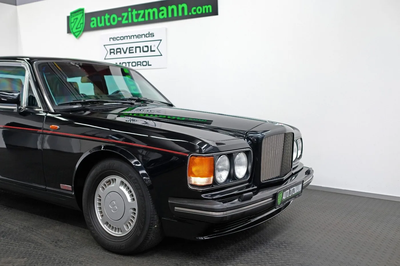 1991 Bentley Turbo R offered by a specialist dealer in Nuremberg, Germany, photo 4 of 15
