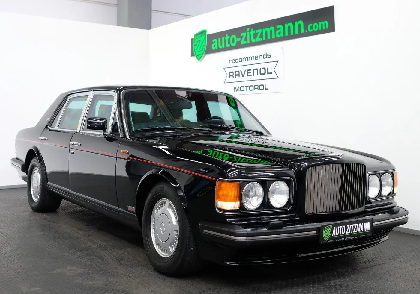 1991 Bentley Turbo R offered by a specialist dealer in Nuremberg, Germany, photo 5 of 15