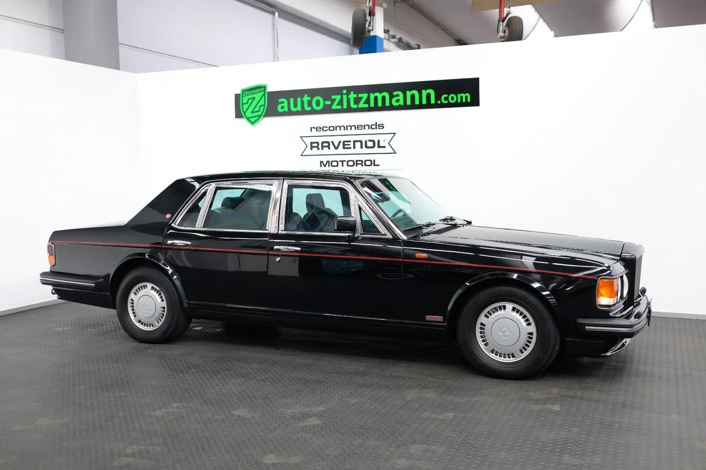 1991 Bentley Turbo R offered by a specialist dealer in Nuremberg, Germany, photo 6 of 15