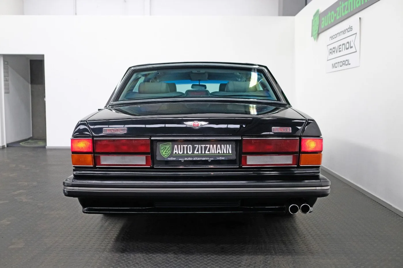 1991 Bentley Turbo R offered by a specialist dealer in Nuremberg, Germany, photo 8 of 15
