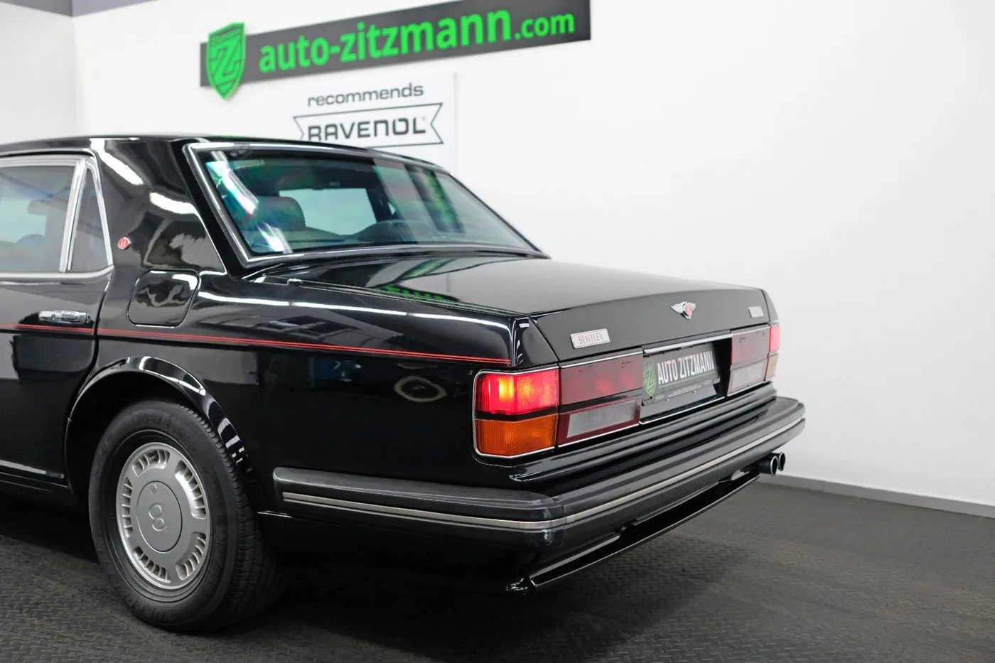 1991 Bentley Turbo R offered by a specialist dealer in Nuremberg, Germany, photo 9 of 15