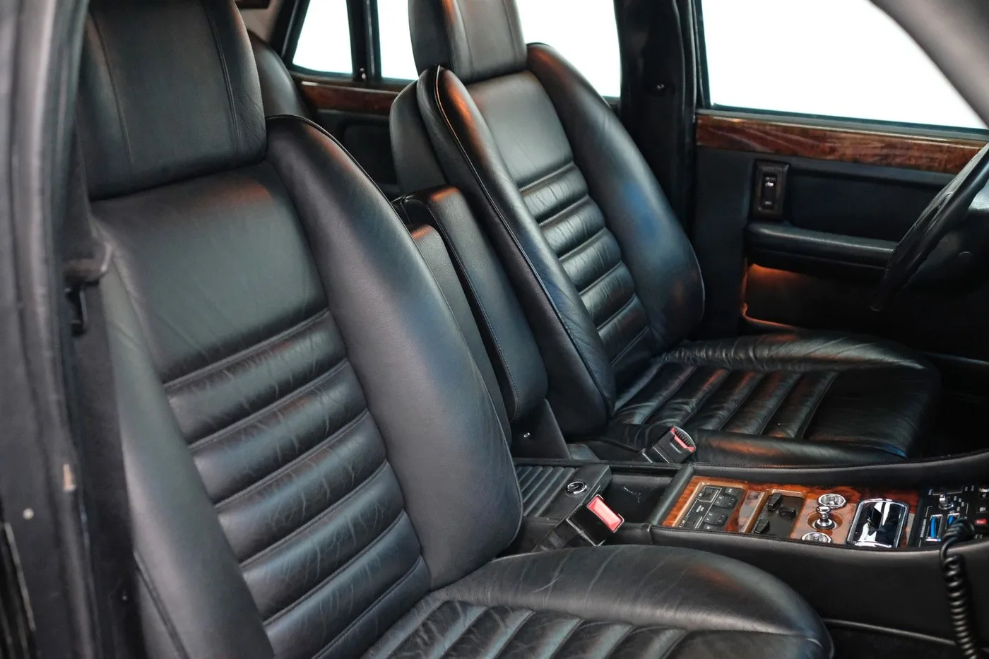1991 Bentley Turbo R offered by a specialist dealer in Nuremberg, Germany, photo 14 of 15