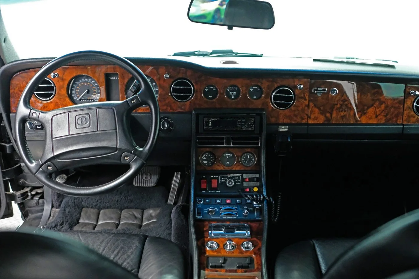 1991 Bentley Turbo R offered by a specialist dealer in Nuremberg, Germany, photo 15 of 15