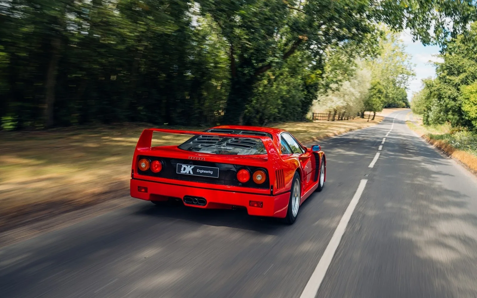 1991 Ferrari F40 offered by a specialist dealer in Chorleywood, United Kingdom, main photo