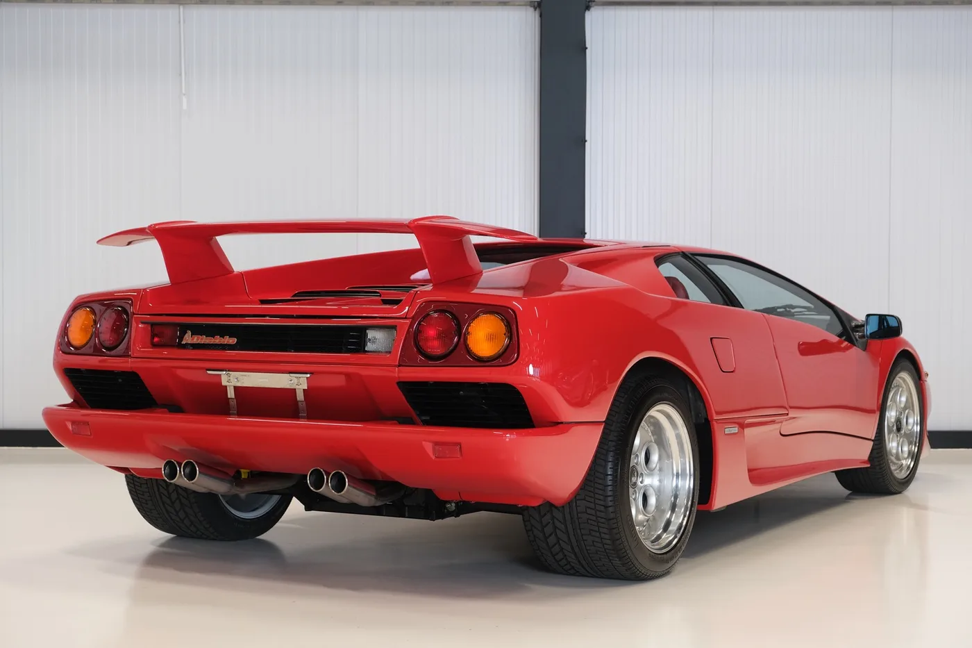 1991 Lamborghini Diablo angeboten von einem Oldtimerhändler in Alkmaar, Niederlande, Foto 3 von 15