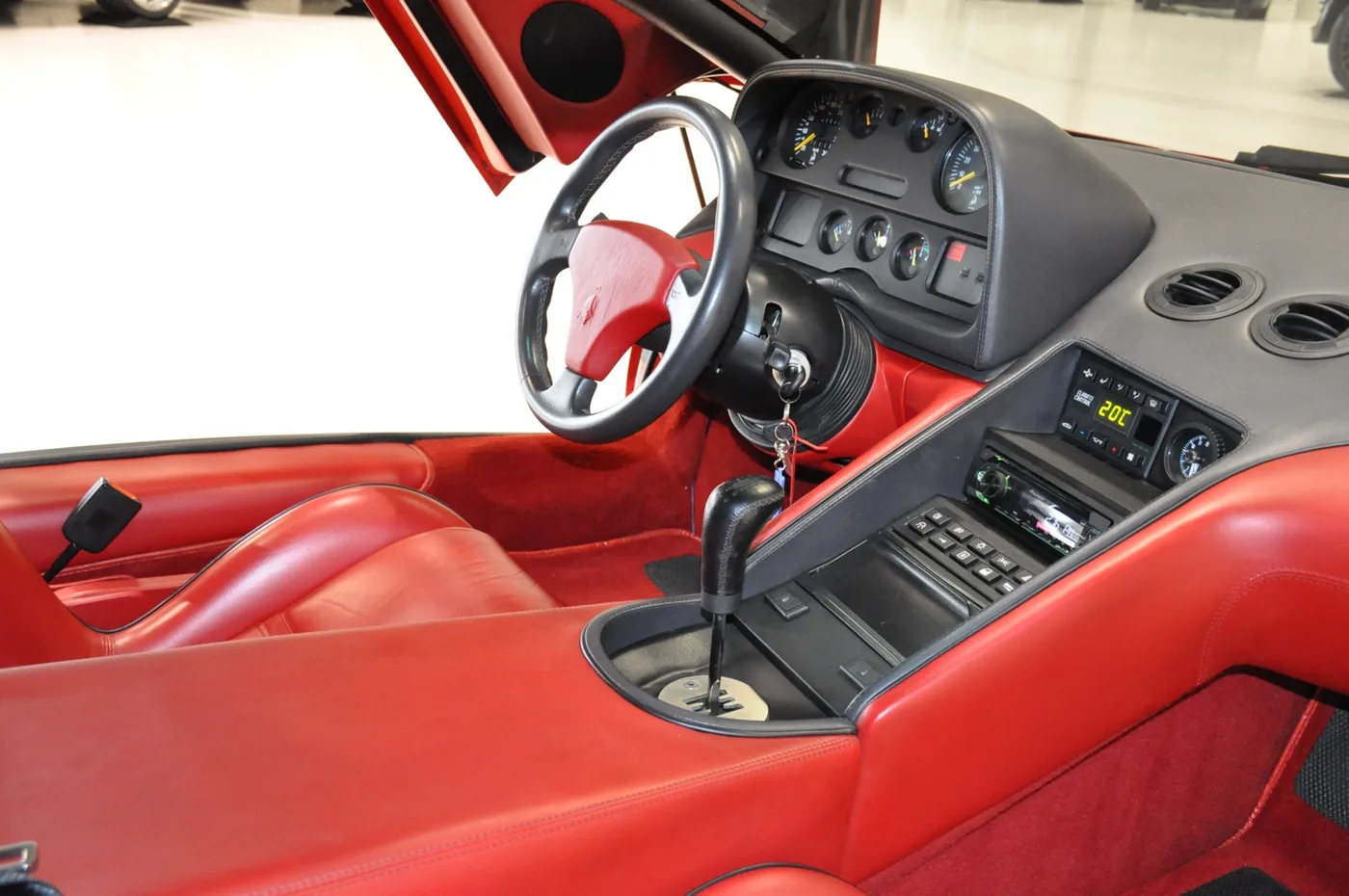 1991 Lamborghini Diablo angeboten von einem Oldtimerhändler in Alkmaar, Niederlande, Foto 4 von 15