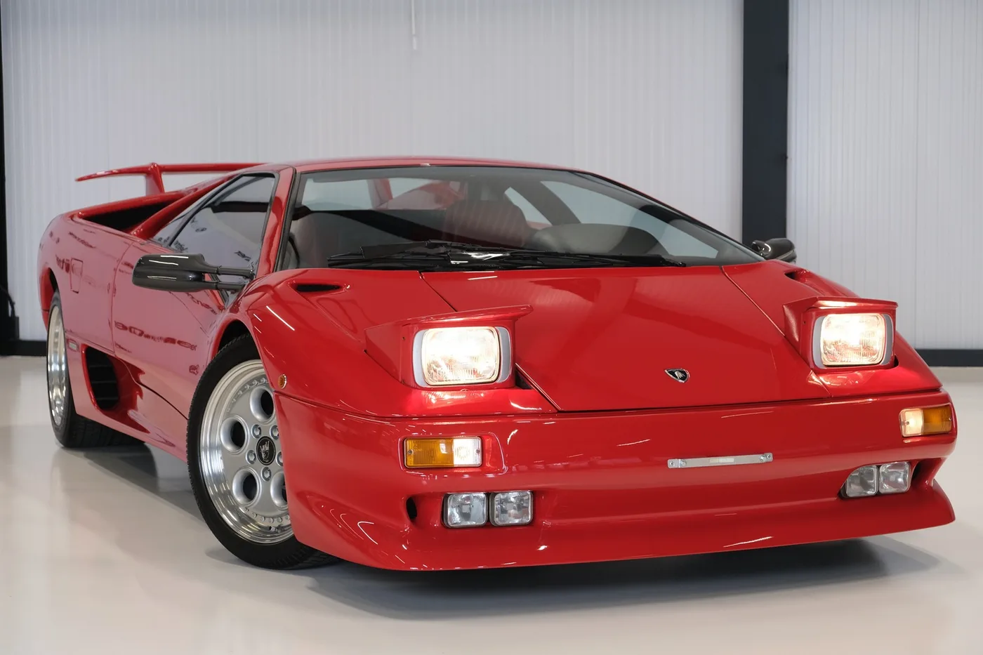 1991 Lamborghini Diablo angeboten von einem Oldtimerhändler in Alkmaar, Niederlande, Foto 5 von 15