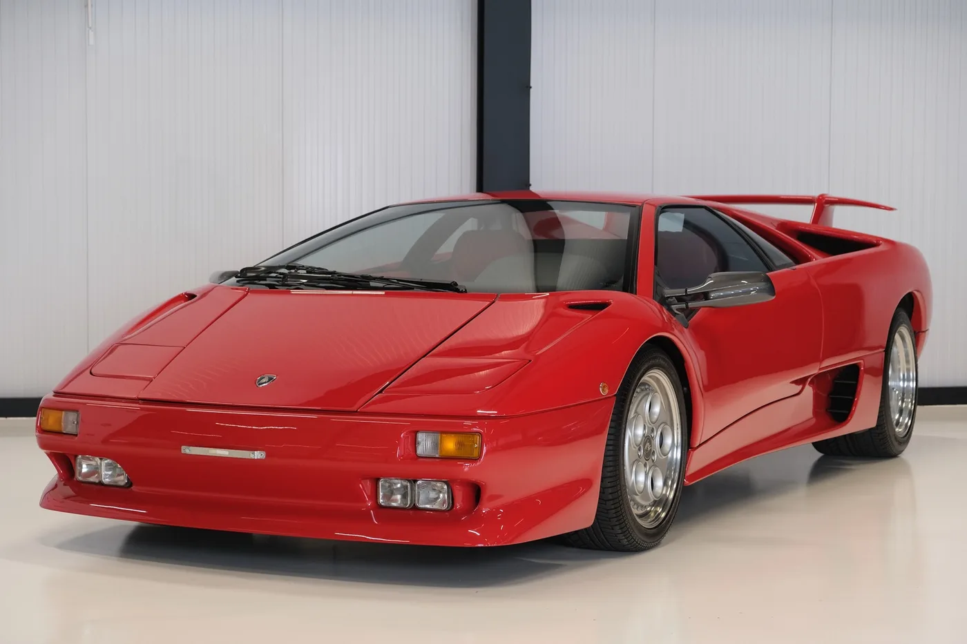 1991 Lamborghini Diablo angeboten von einem Oldtimerhändler in Alkmaar, Niederlande, Foto 9 von 15