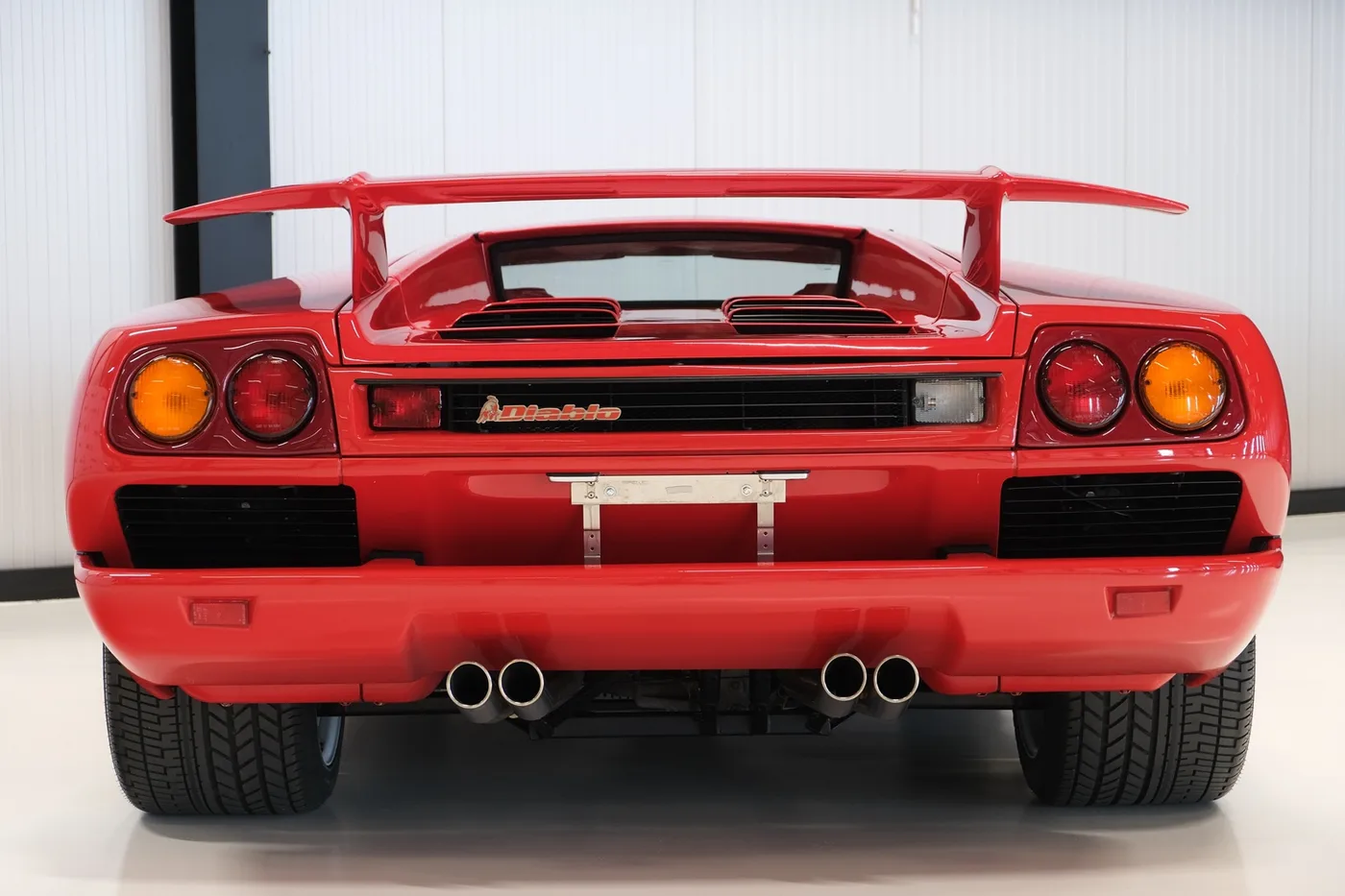 1991 Lamborghini Diablo angeboten von einem Oldtimerhändler in Alkmaar, Niederlande, Foto 12 von 15