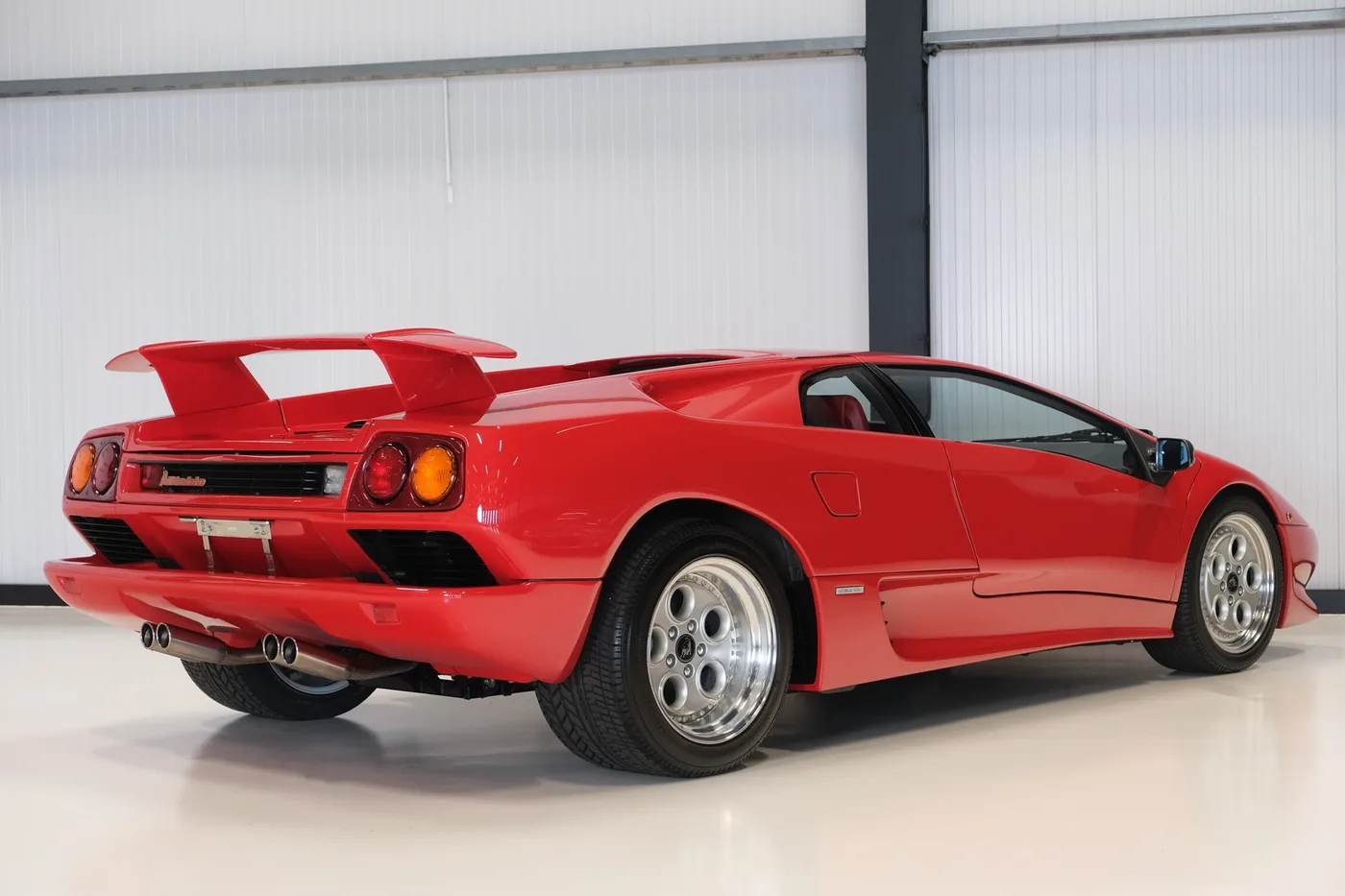 1991 Lamborghini Diablo angeboten von einem Oldtimerhändler in Alkmaar, Niederlande, Foto 14 von 15