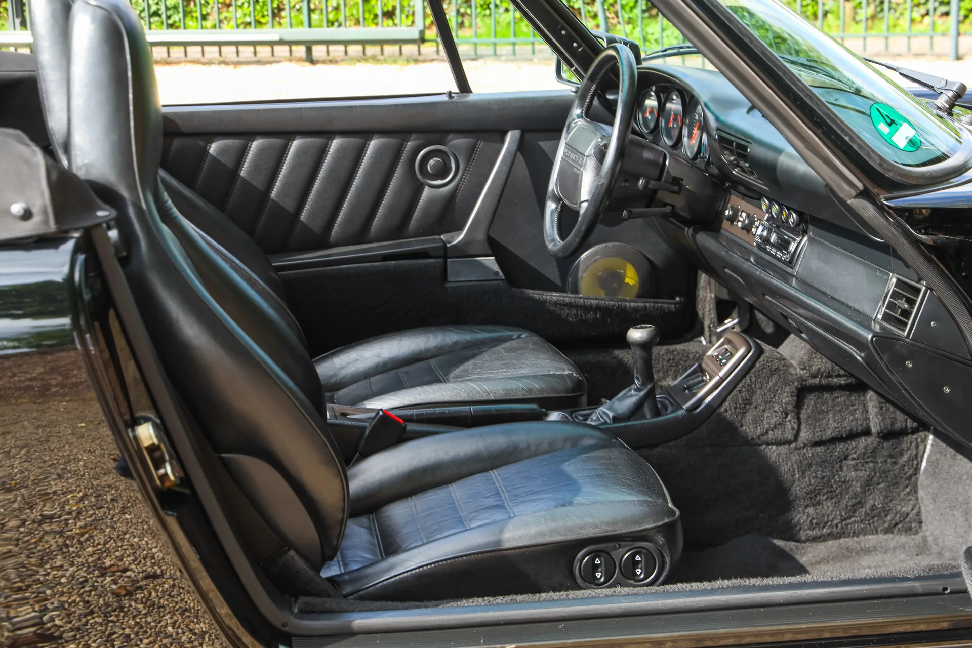 1991 Porsche 911 Carrera 2 Cabriolet (964), 21/30