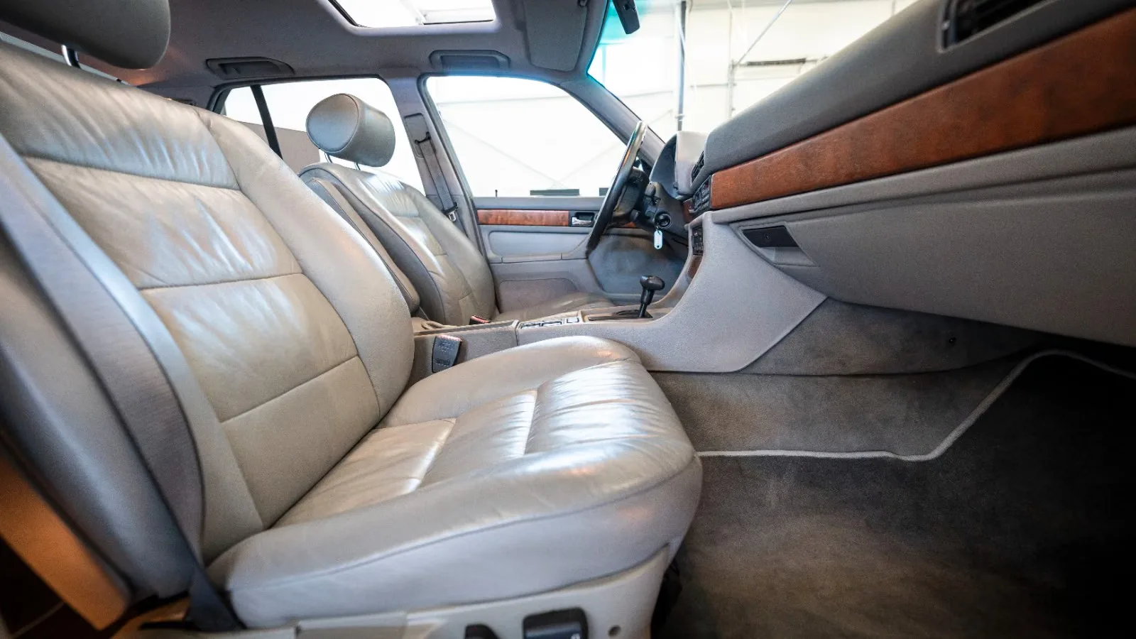1992 BMW 740i, 14/15
