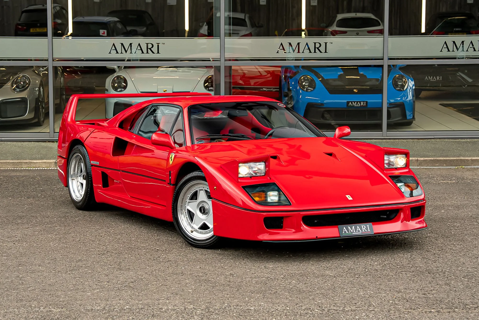 1992 Ferrari F40 angeboten von einem Supersportwagenhändler in Preston, Vereinigtes Königreich, Hauptfoto
