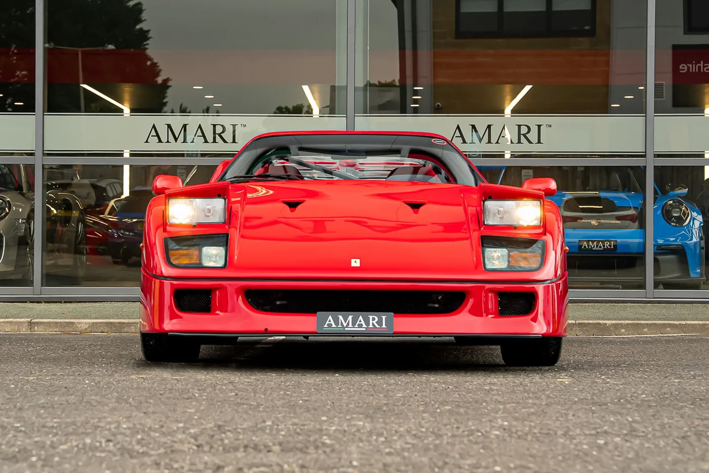 1992 Ferrari F40 proposée par un spécialiste de la supercar à Preston, Royaume-Uni, photo 5 sur 25