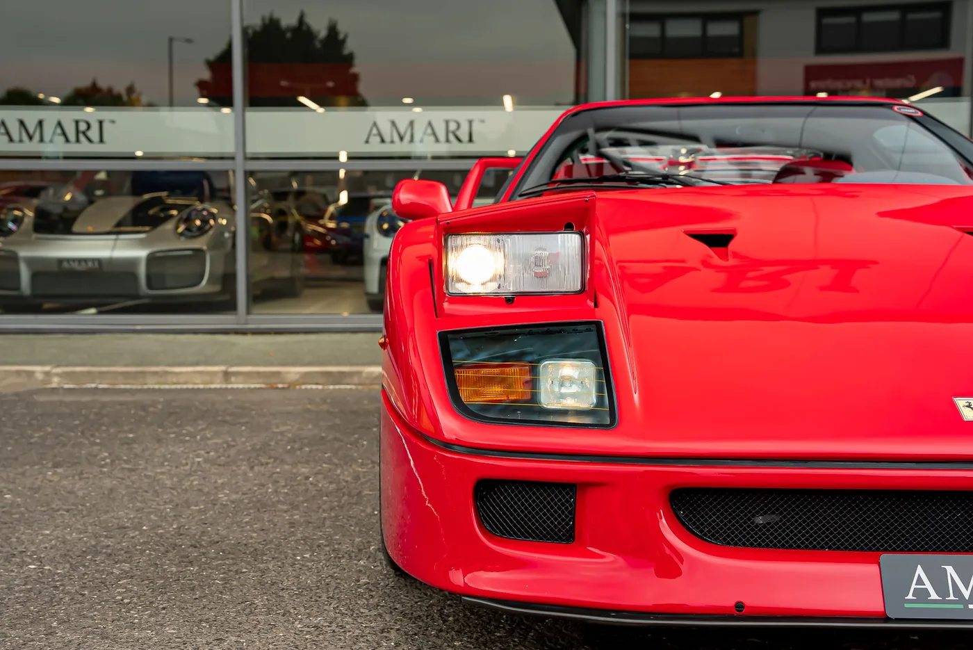 1992 Ferrari F40 proposée par un spécialiste de la supercar à Preston, Royaume-Uni, photo 7 sur 25