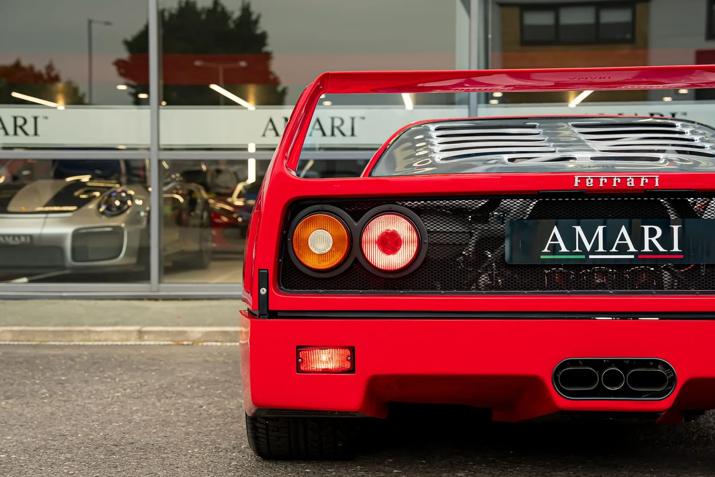 1992 Ferrari F40 proposée par un spécialiste de la supercar à Preston, Royaume-Uni, photo 10 sur 25