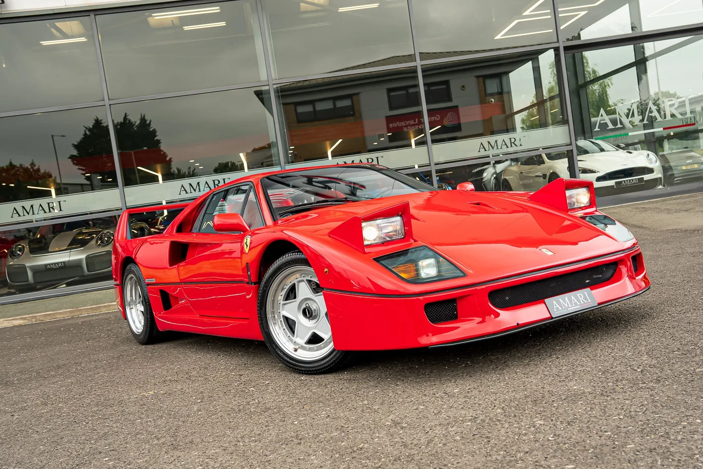 1992 Ferrari F40 proposée par un spécialiste de la supercar à Preston, Royaume-Uni, photo 11 sur 25