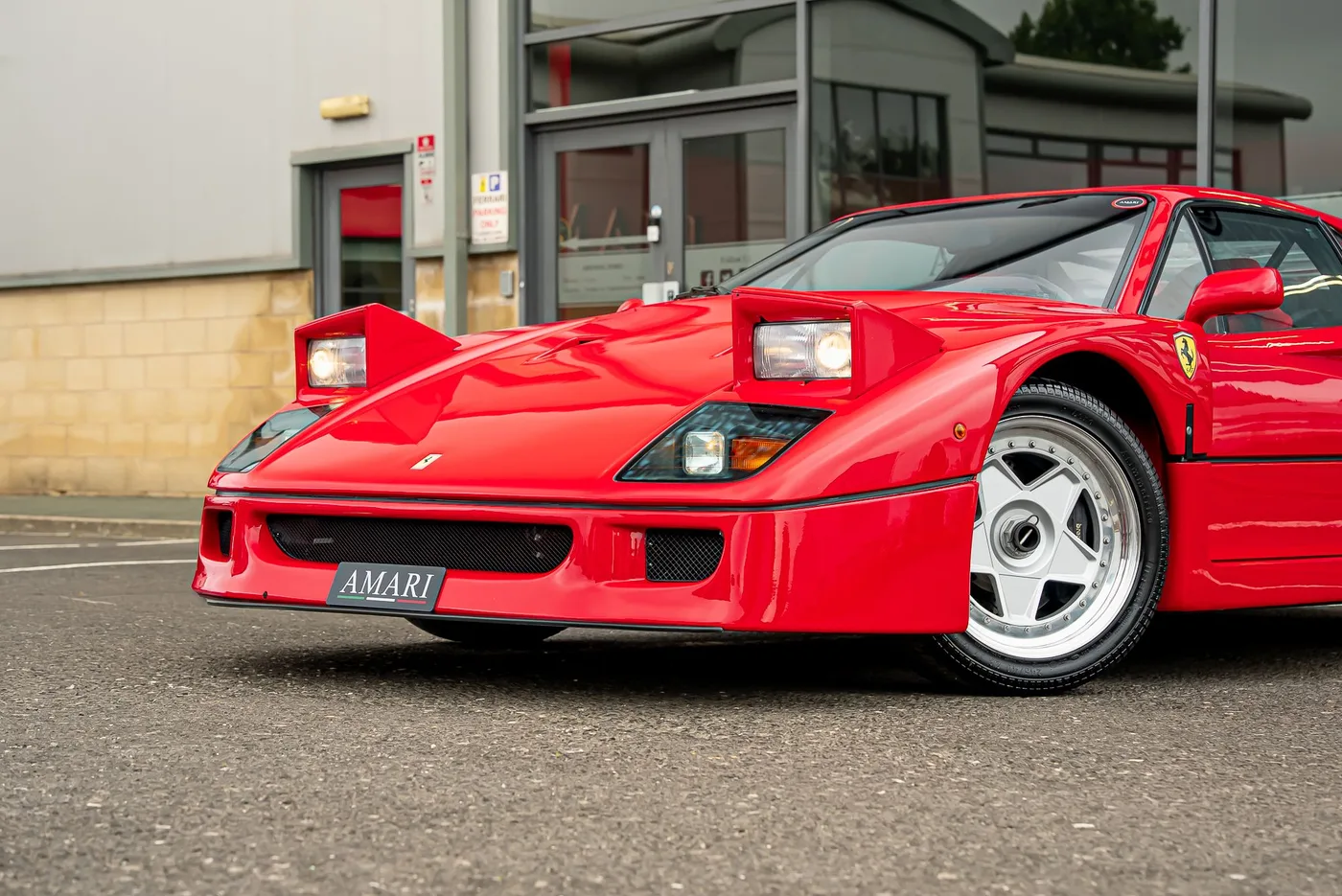 1992 Ferrari F40 proposée par un spécialiste de la supercar à Preston, Royaume-Uni, photo 14 sur 25