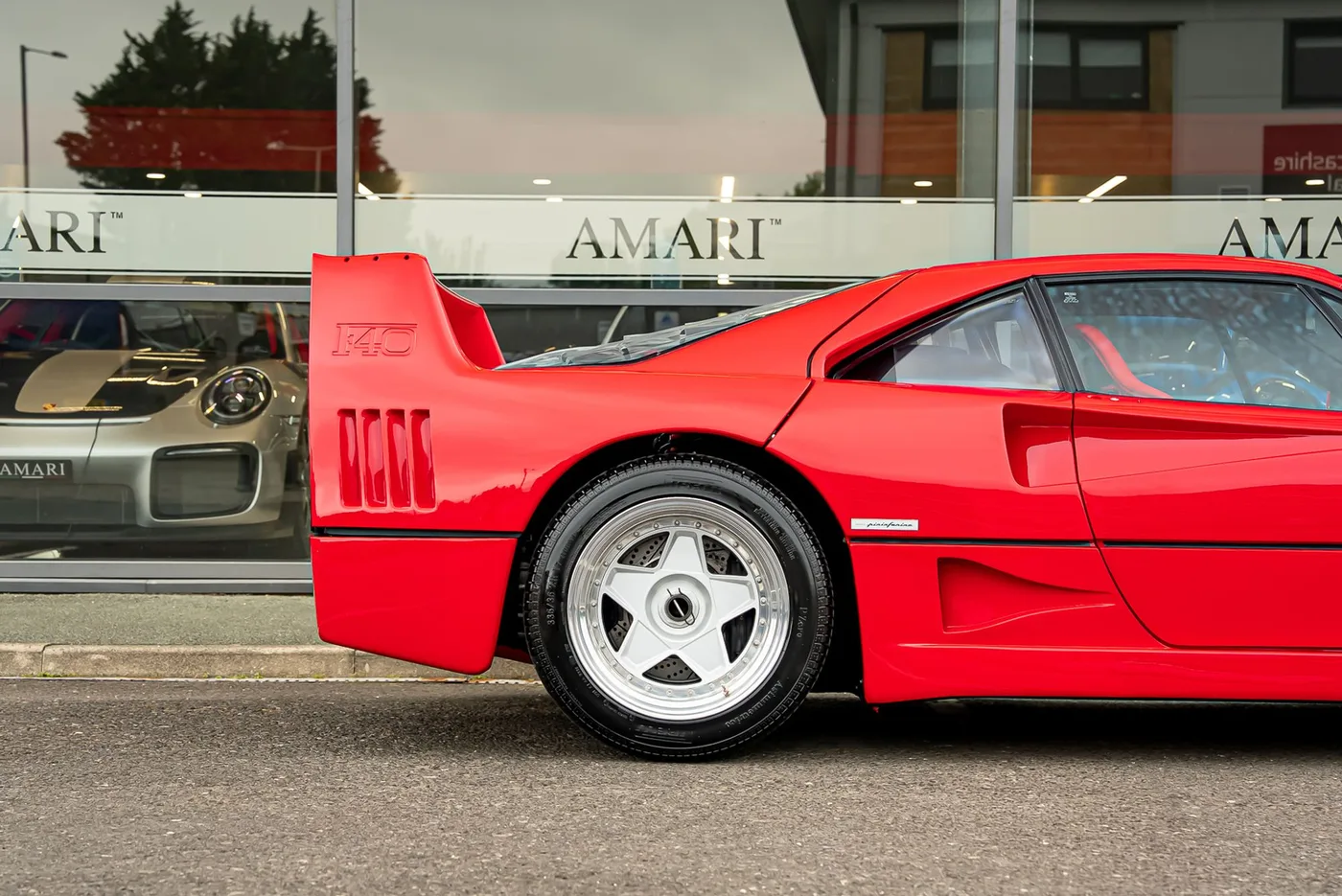 1992 Ferrari F40 proposée par un spécialiste de la supercar à Preston, Royaume-Uni, photo 15 sur 25