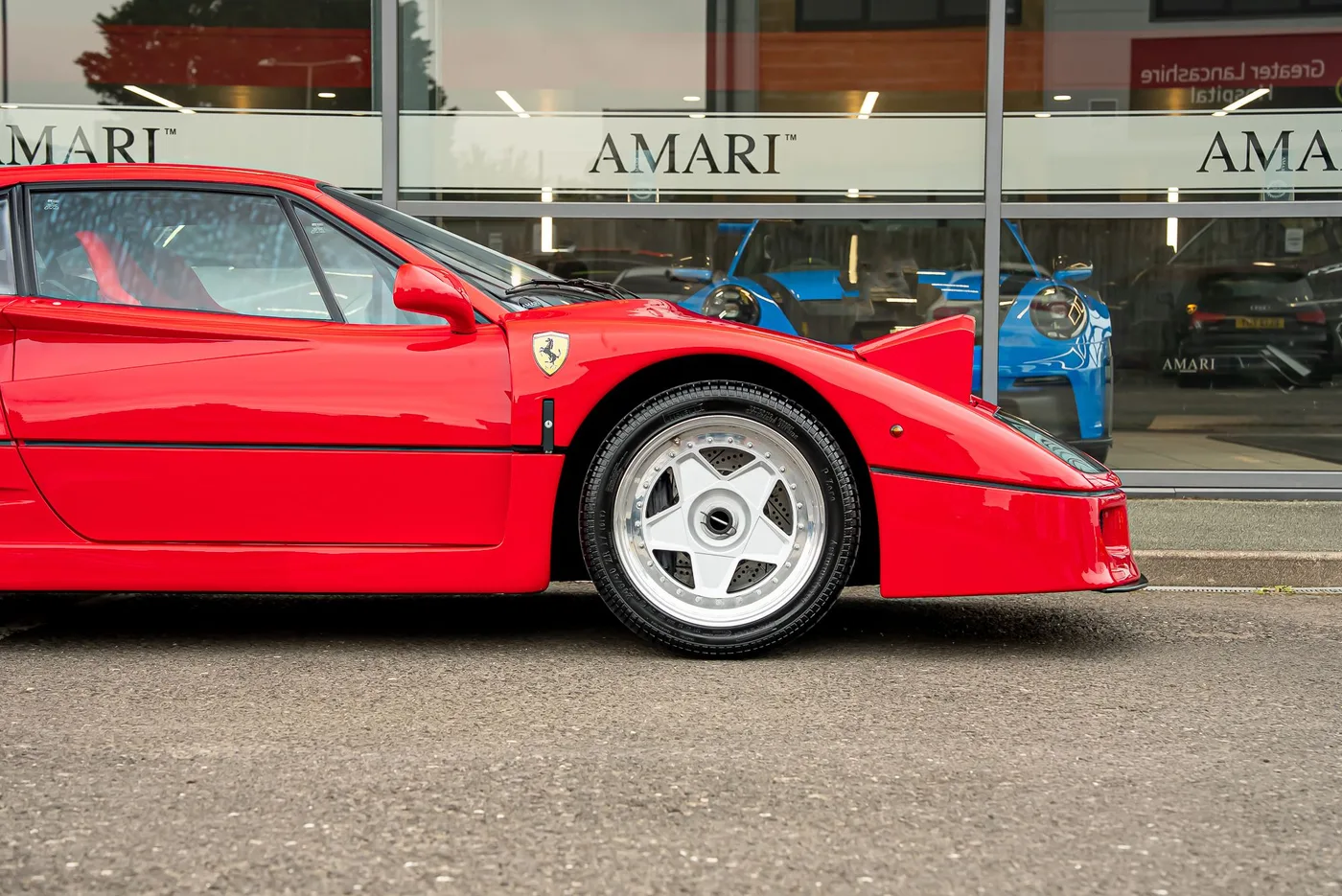 1992 Ferrari F40 proposée par un spécialiste de la supercar à Preston, Royaume-Uni, photo 16 sur 25