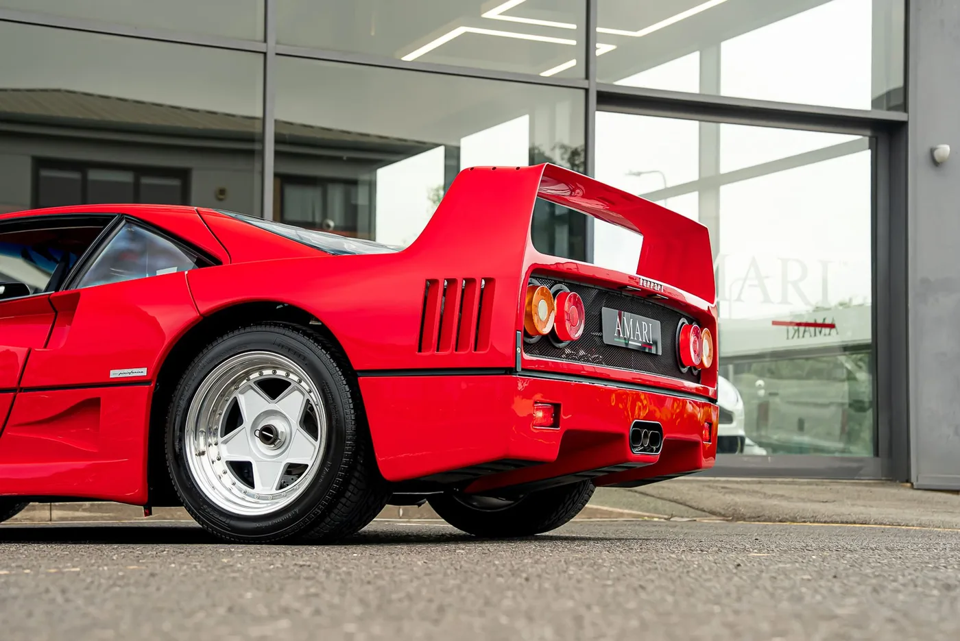 1992 Ferrari F40 proposée par un spécialiste de la supercar à Preston, Royaume-Uni, photo 20 sur 25