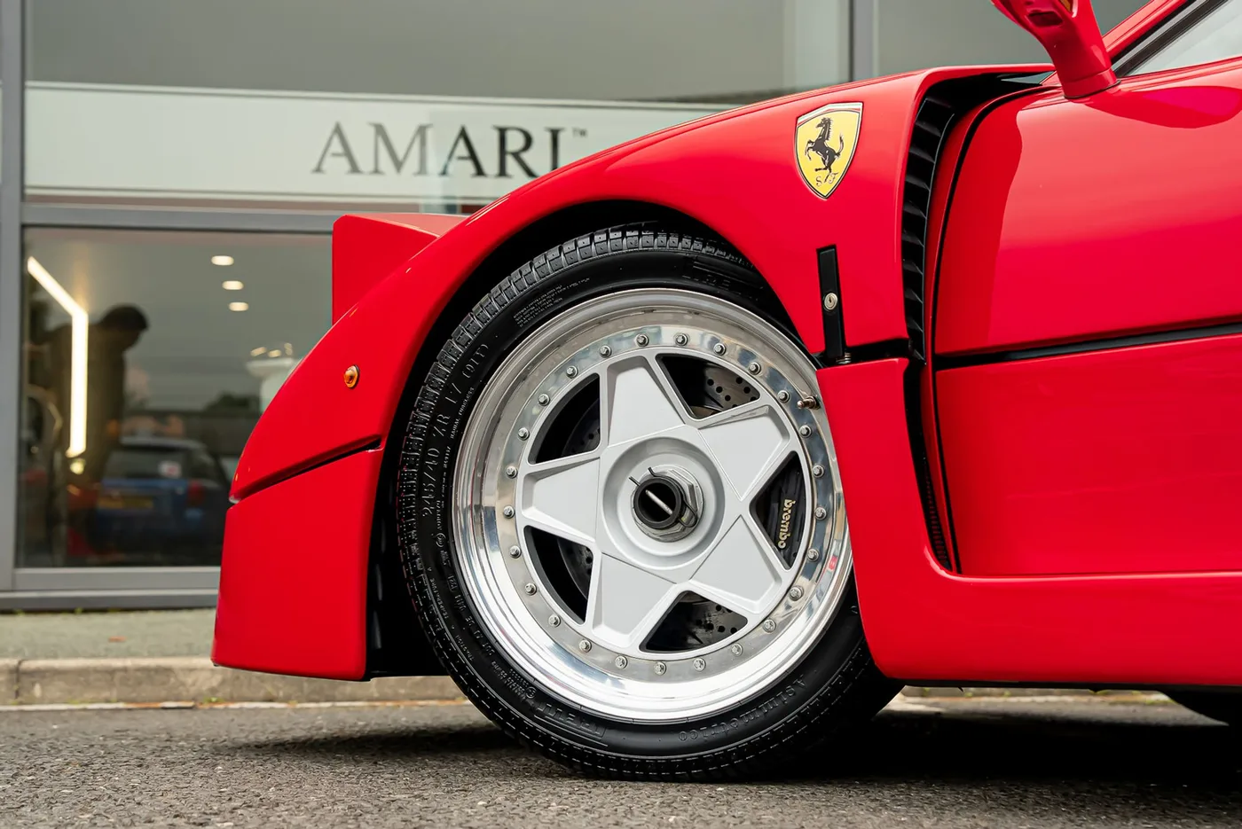 1992 Ferrari F40 proposée par un spécialiste de la supercar à Preston, Royaume-Uni, photo 21 sur 25