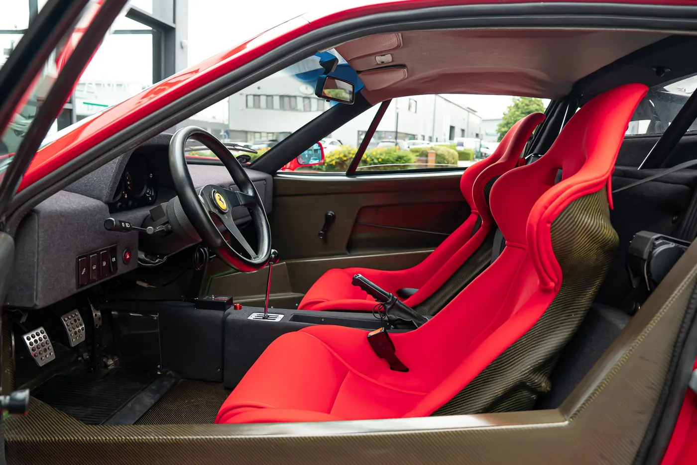 1992 Ferrari F40 proposée par un spécialiste de la supercar à Preston, Royaume-Uni, photo 23 sur 25