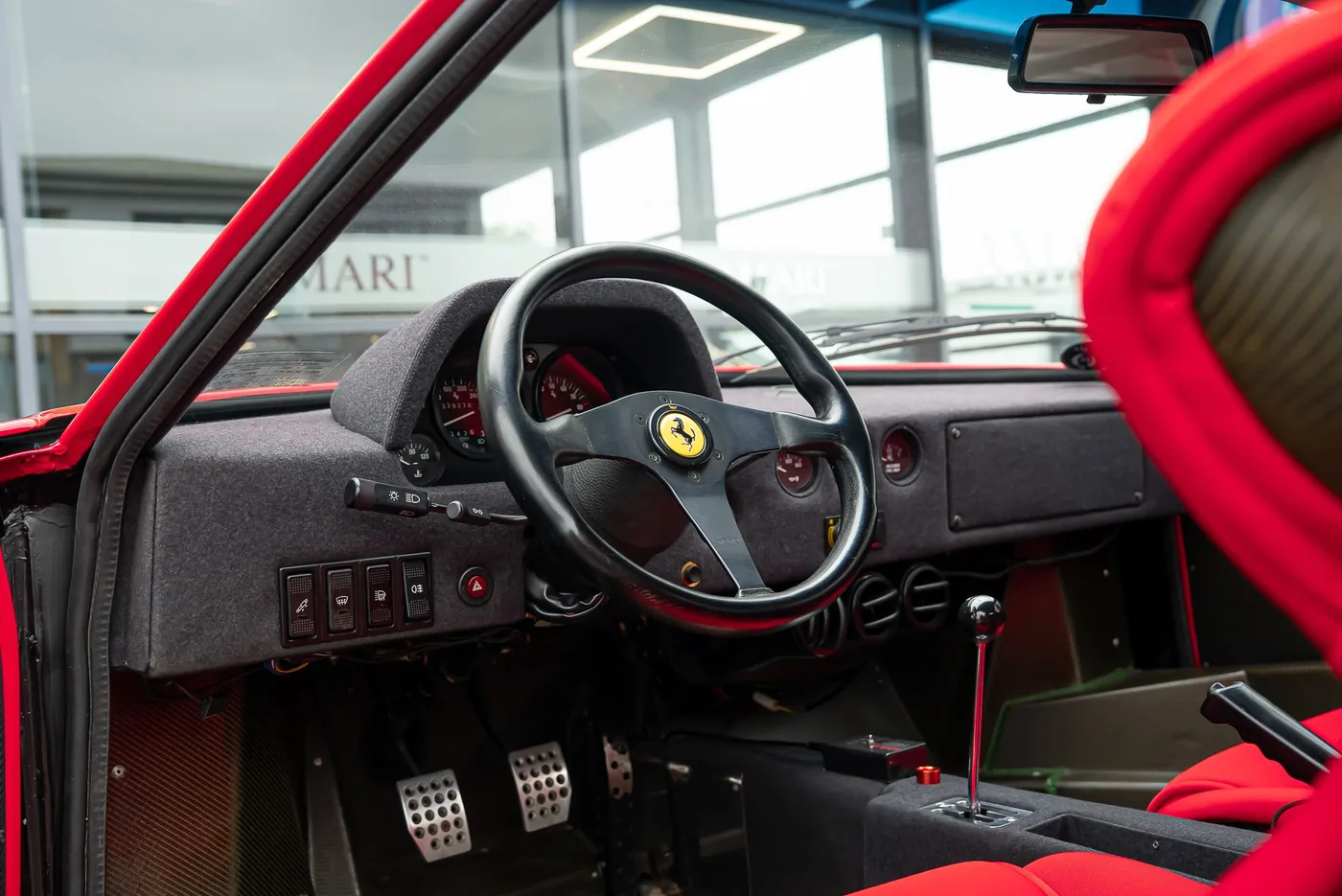 1992 Ferrari F40 proposée par un spécialiste de la supercar à Preston, Royaume-Uni, photo 24 sur 25