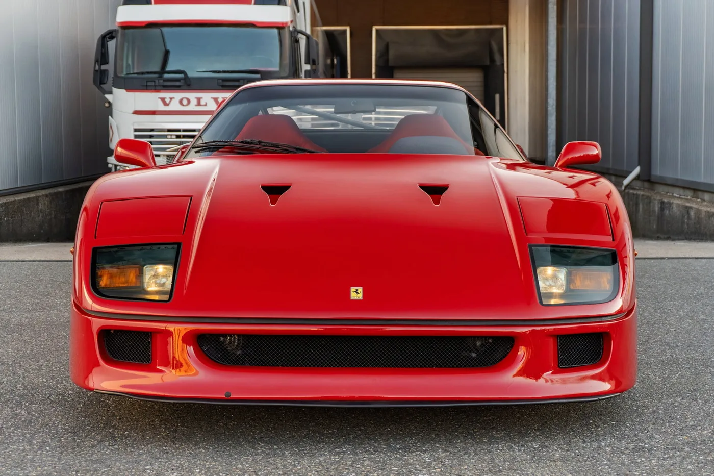 1992 Ferrari F40 angeboten von einem Supersportwagenhändler in Woerden, Niederlande, Foto 16 von 25
