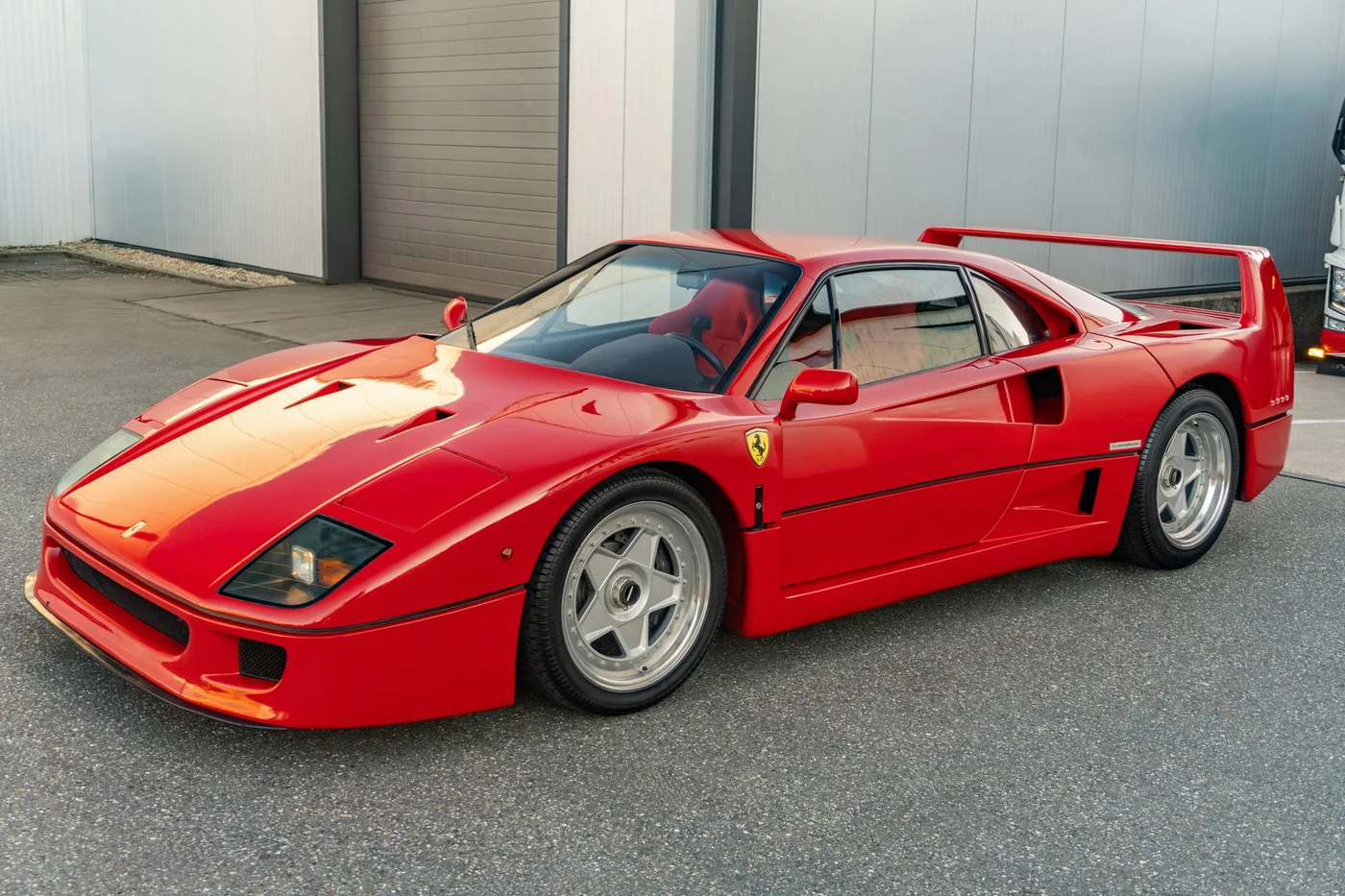 1992 Ferrari F40 angeboten von einem Supersportwagenhändler in Woerden, Niederlande, Foto 17 von 25