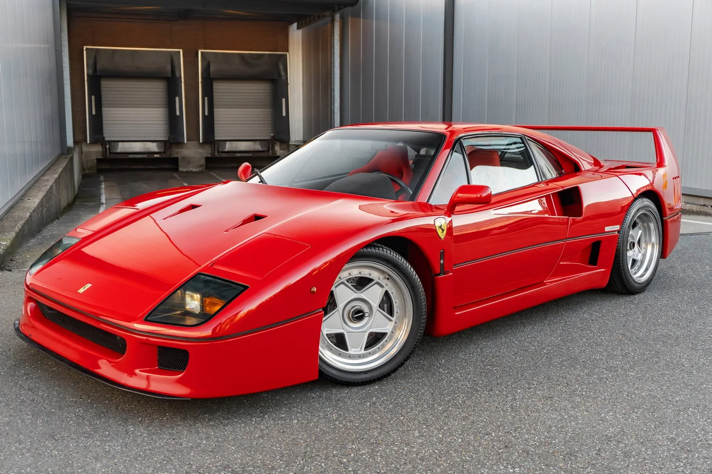 1992 Ferrari F40 angeboten von einem Supersportwagenhändler in Woerden, Niederlande, Foto 18 von 25
