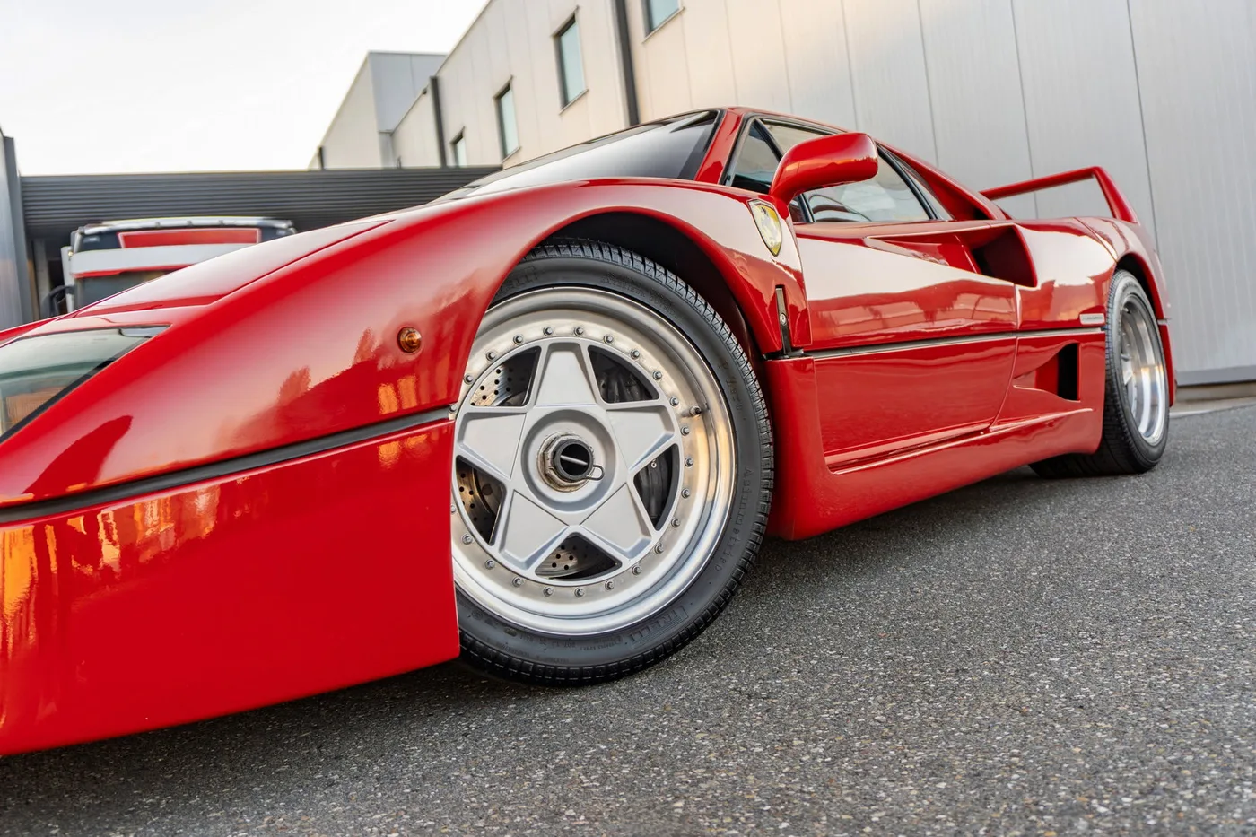 1992 Ferrari F40 angeboten von einem Supersportwagenhändler in Woerden, Niederlande, Foto 19 von 25