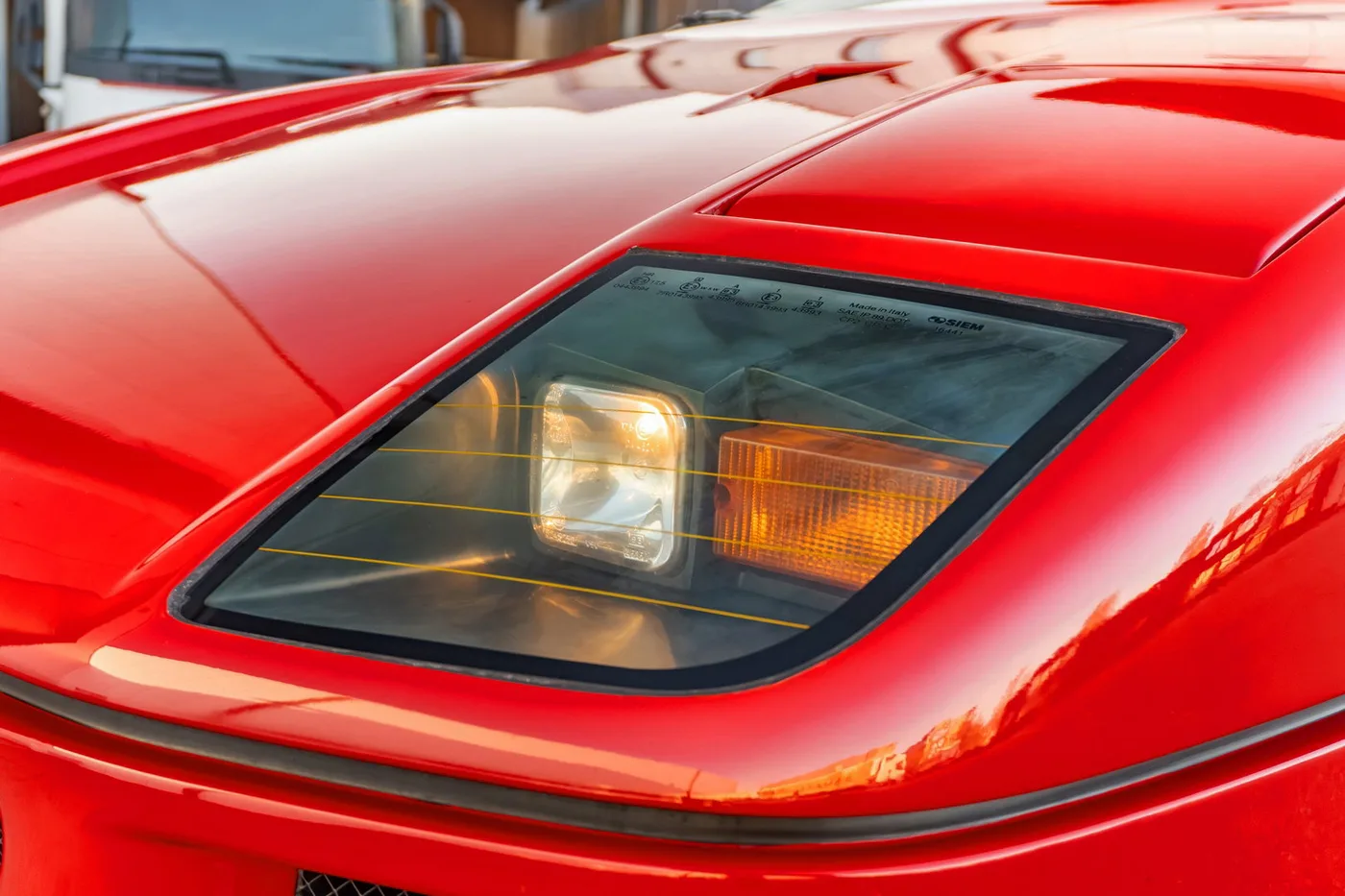 1992 Ferrari F40 angeboten von einem Supersportwagenhändler in Woerden, Niederlande, Foto 21 von 25
