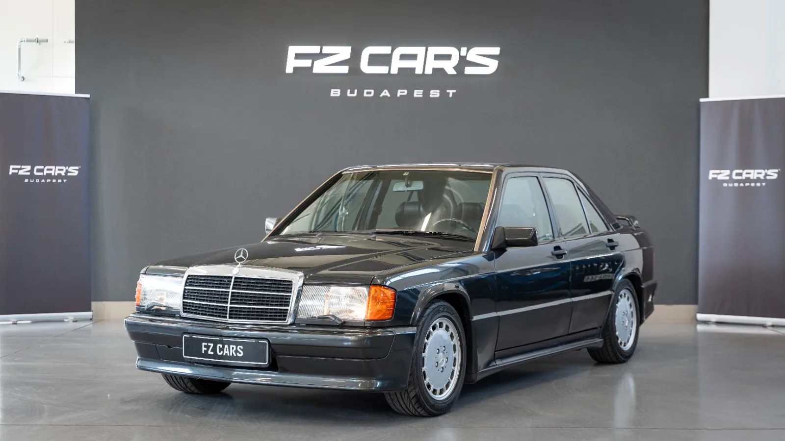 1992 Mercedes-Benz 190 E 2.5-16 angeboten von einem Fachhändler in Budapest, Ungarn, Hauptfoto