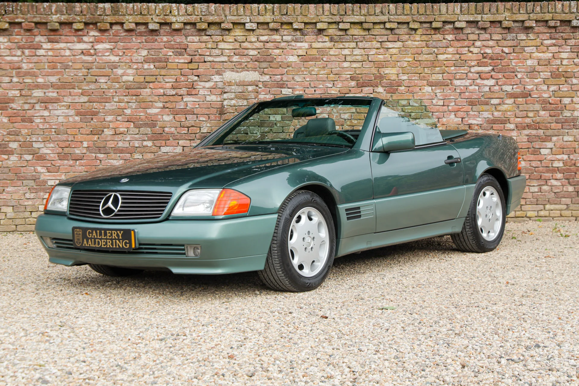 1992 Mercedes-Benz SL 300-24 offered by a specialist dealer in Brummen, Netherlands, main photo
