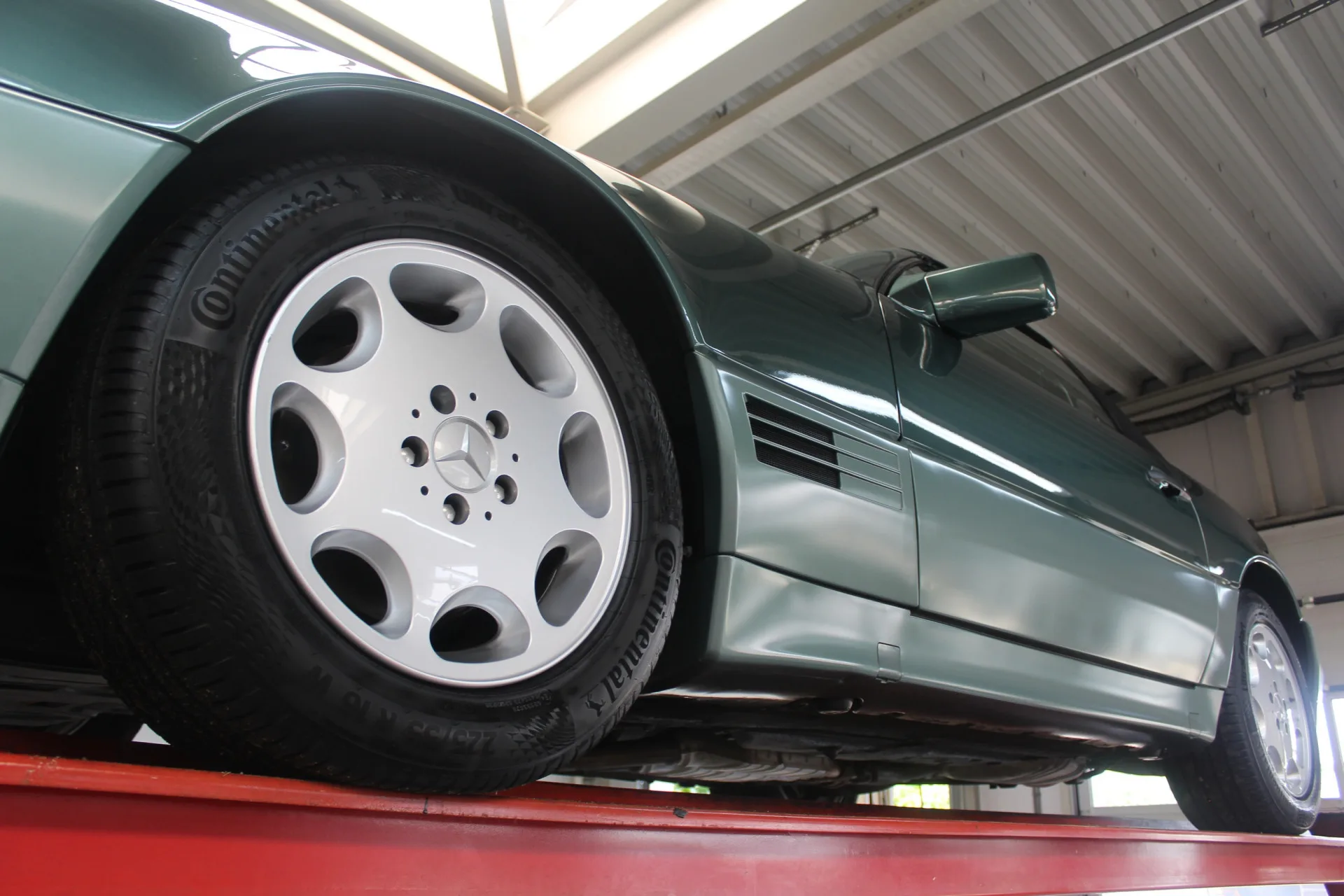 1992 Mercedes-Benz SL 300-24, 8/30