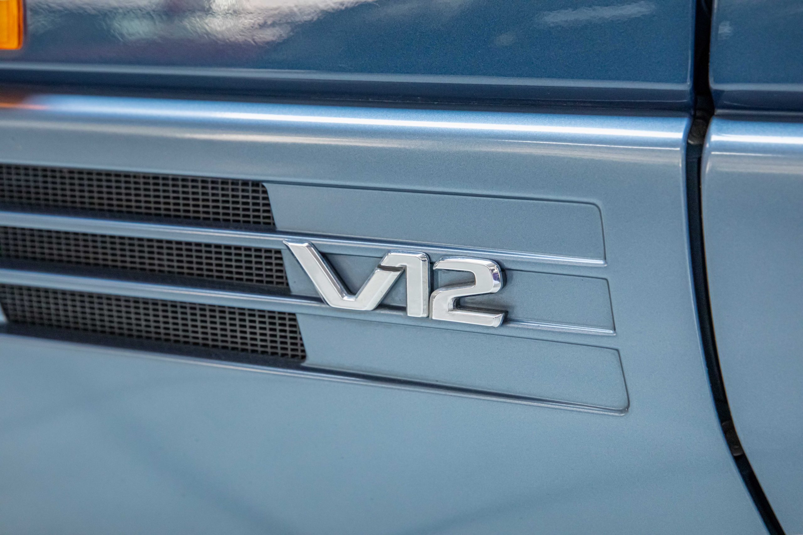 1992 Mercedes-Benz SL 600 offered by a specialist dealer in Milan, Italy, photo 3 of 20