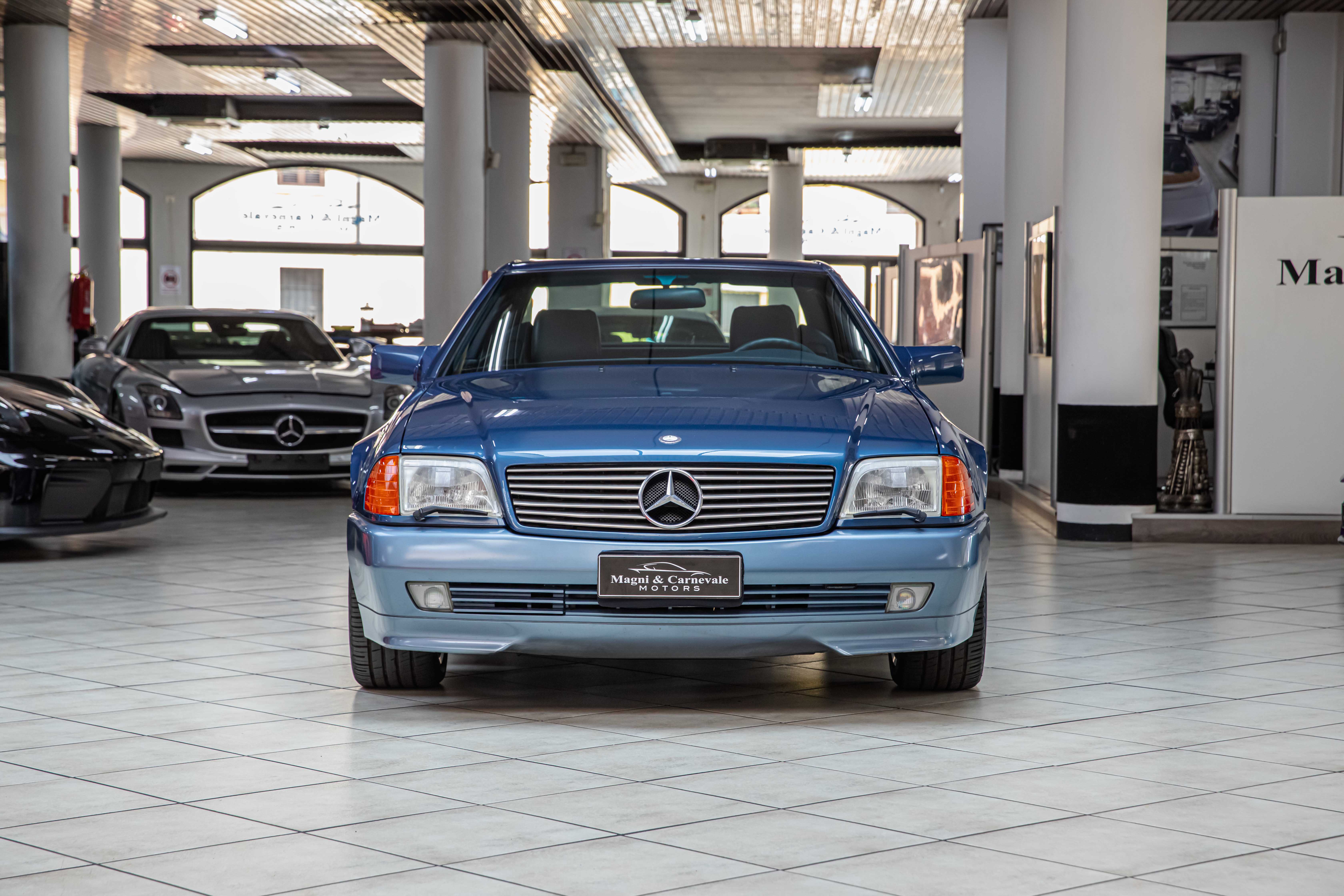 1992 Mercedes-Benz SL 600 offered by a specialist dealer in Milan, Italy, photo 6 of 20