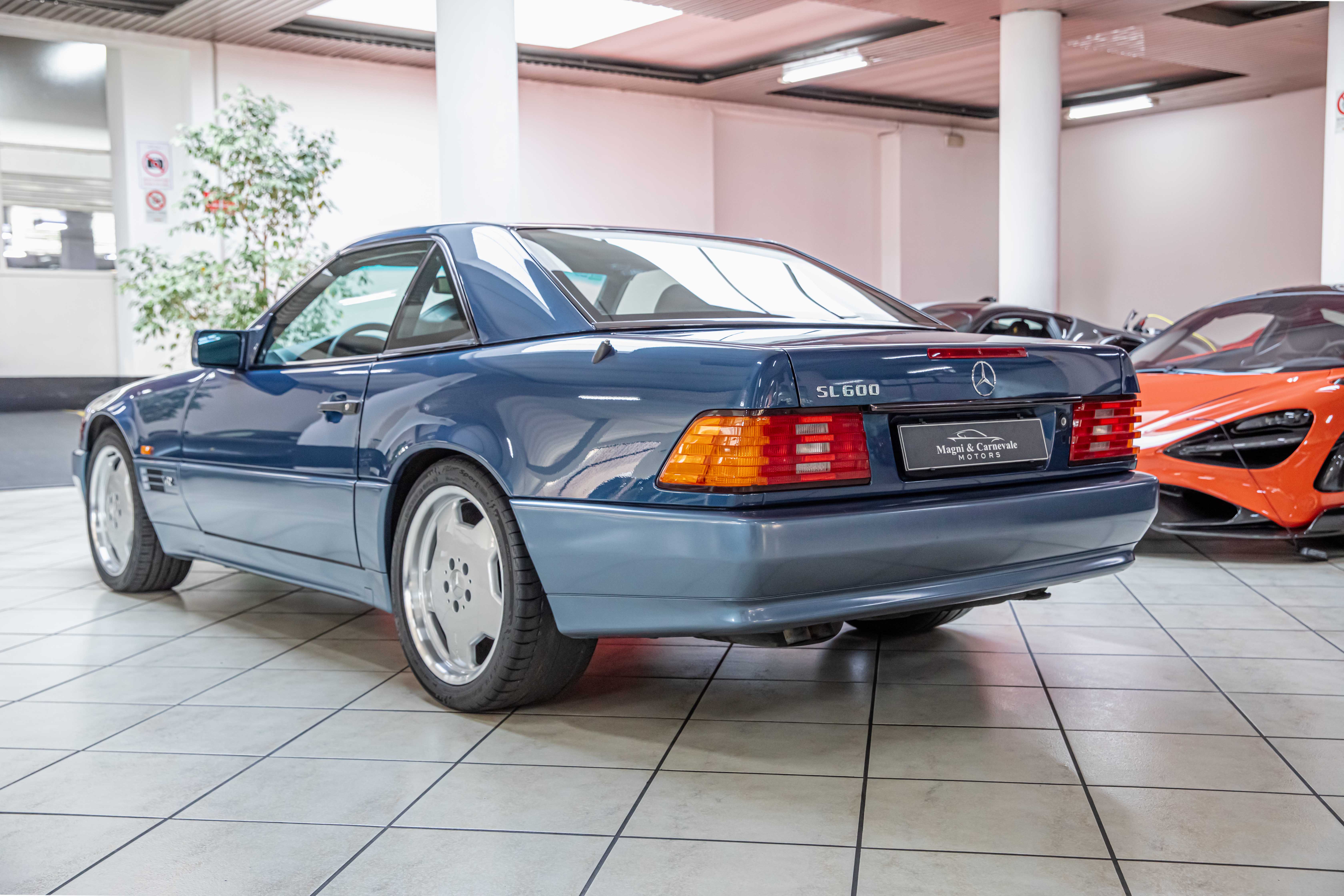 1992 Mercedes-Benz SL 600 offered by a specialist dealer in Milan, Italy, photo 9 of 20