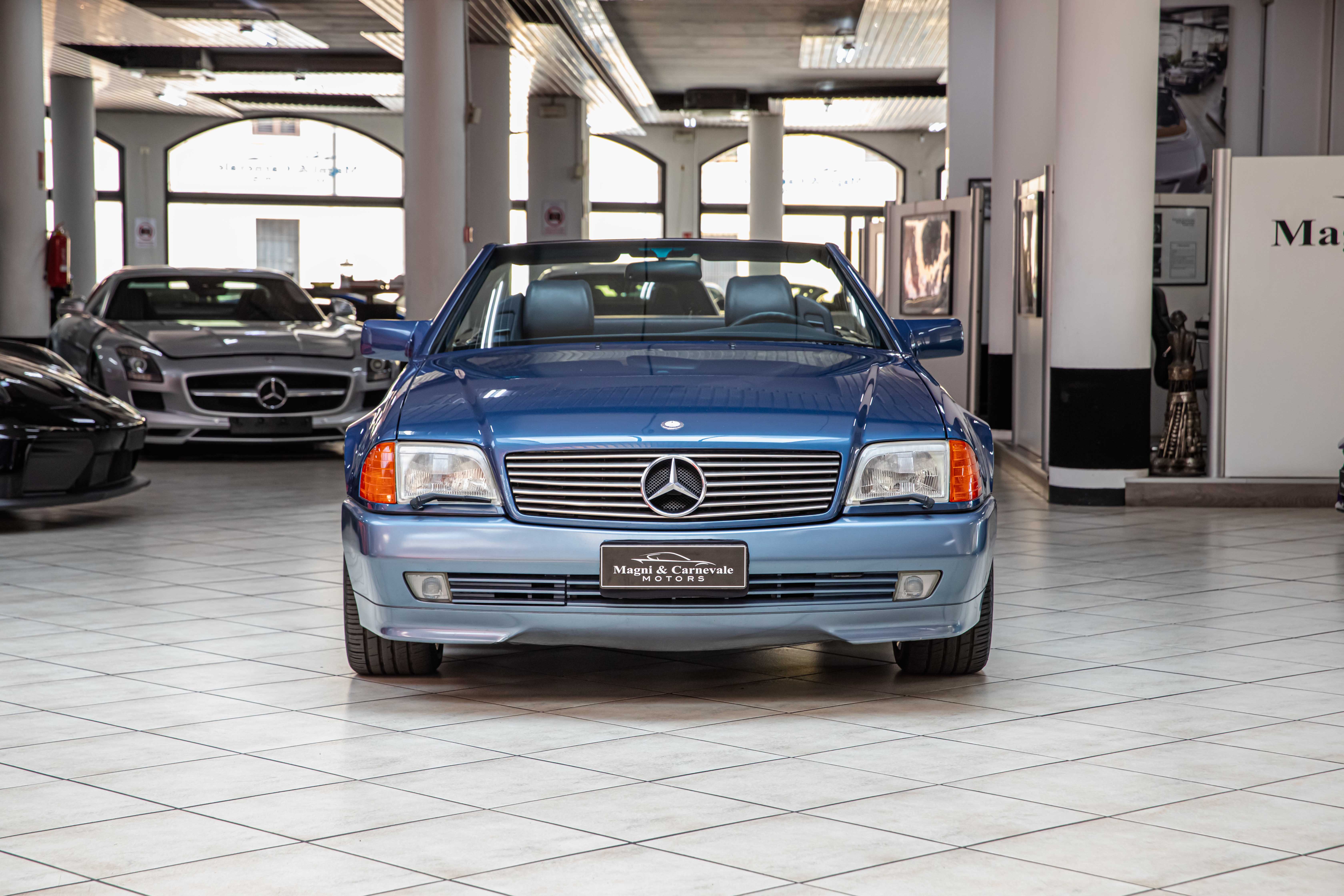 1992 Mercedes-Benz SL 600 offered by a specialist dealer in Milan, Italy, photo 12 of 20