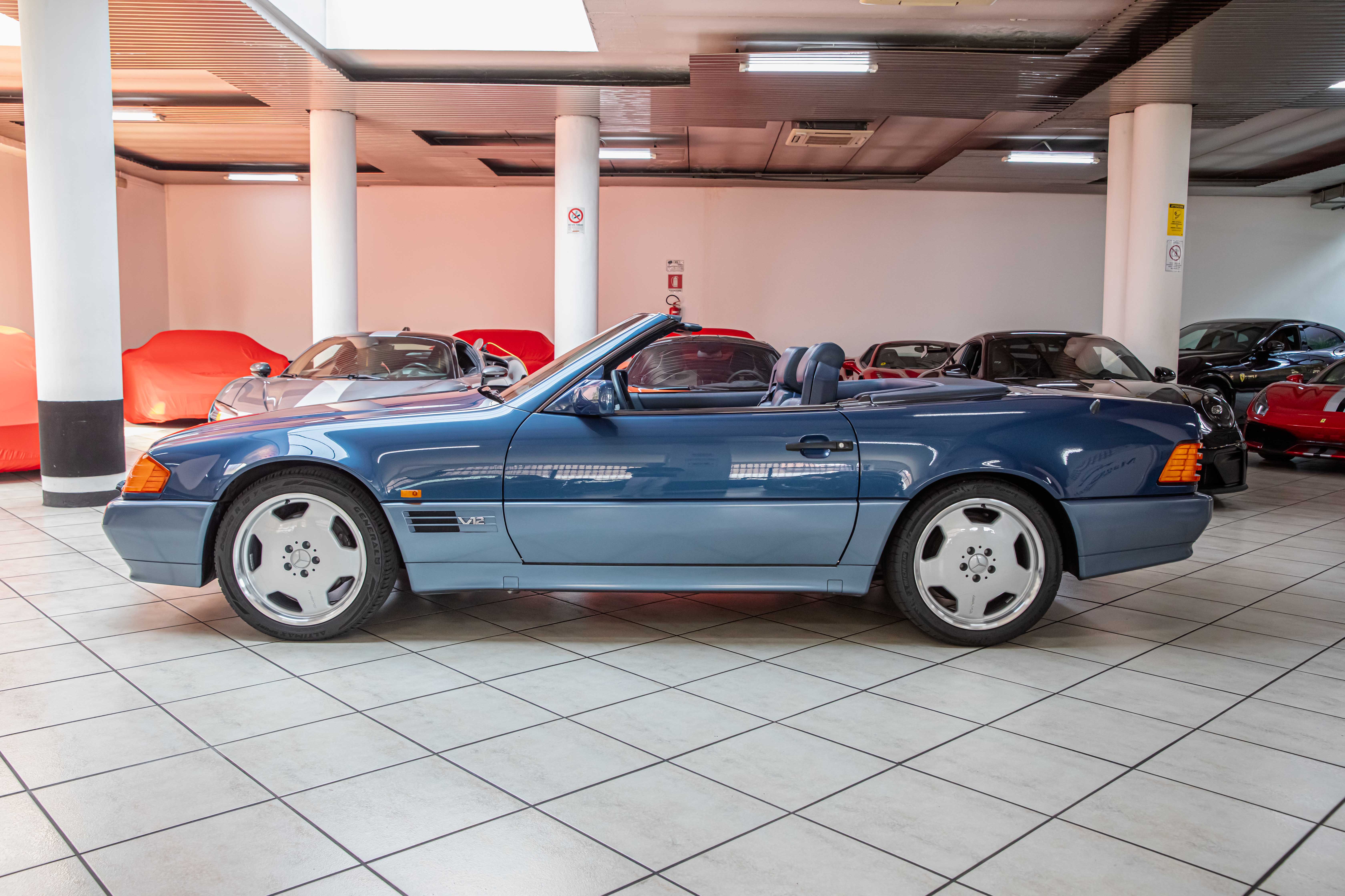 1992 Mercedes-Benz SL 600 offered by a specialist dealer in Milan, Italy, photo 14 of 20