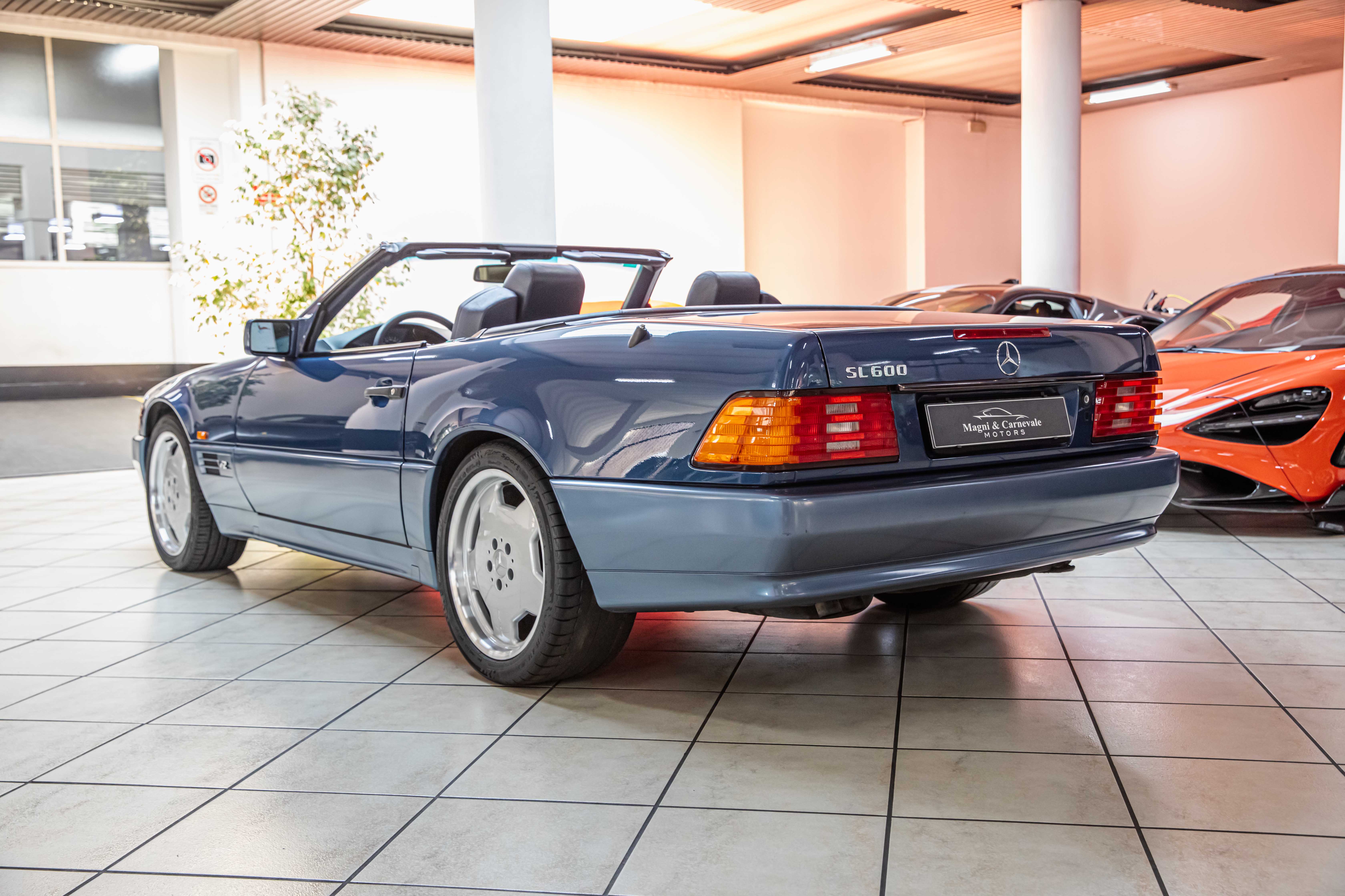 1992 Mercedes-Benz SL 600 offered by a specialist dealer in Milan, Italy, photo 15 of 20