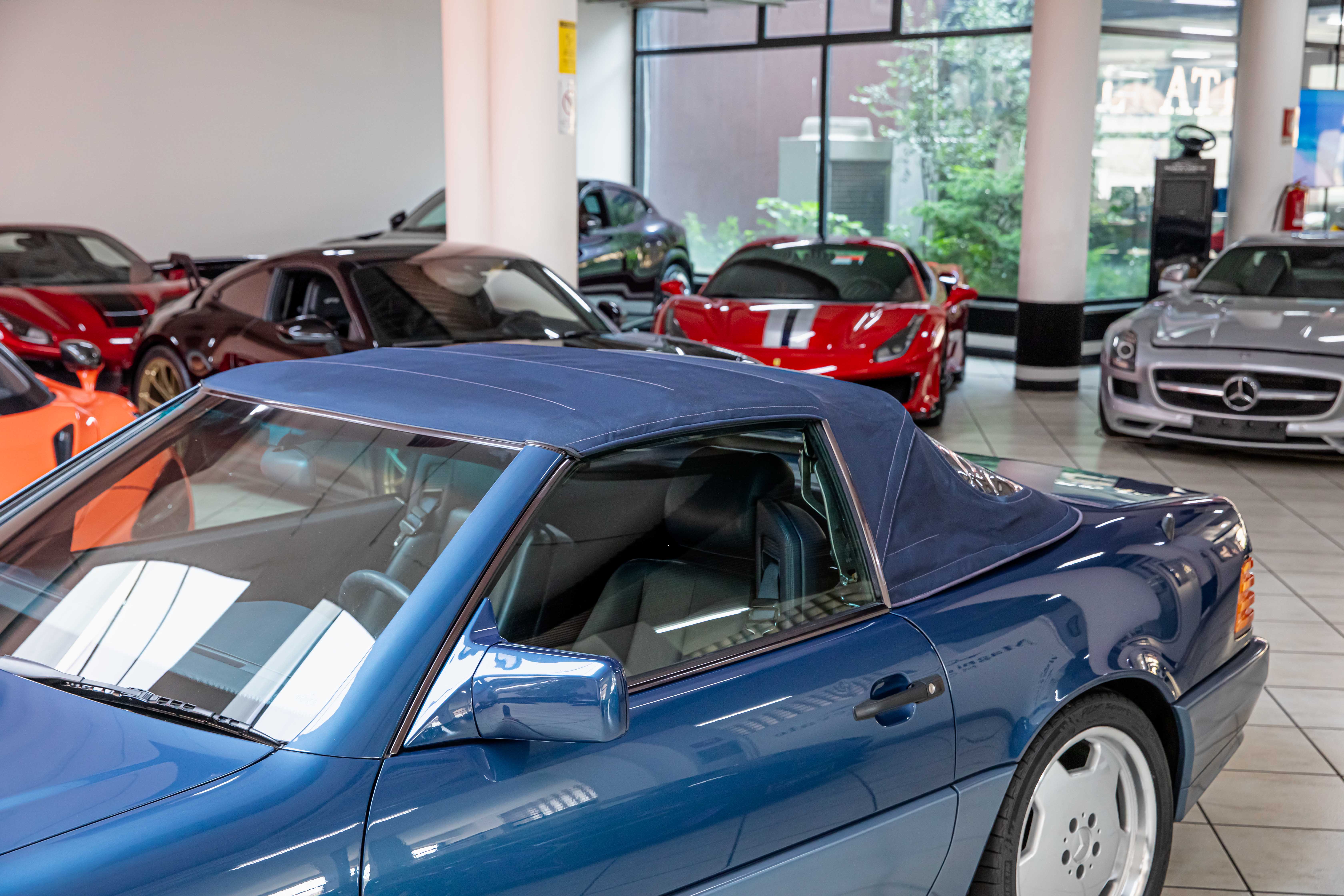 1992 Mercedes-Benz SL 600 offered by a specialist dealer in Milan, Italy, photo 17 of 20