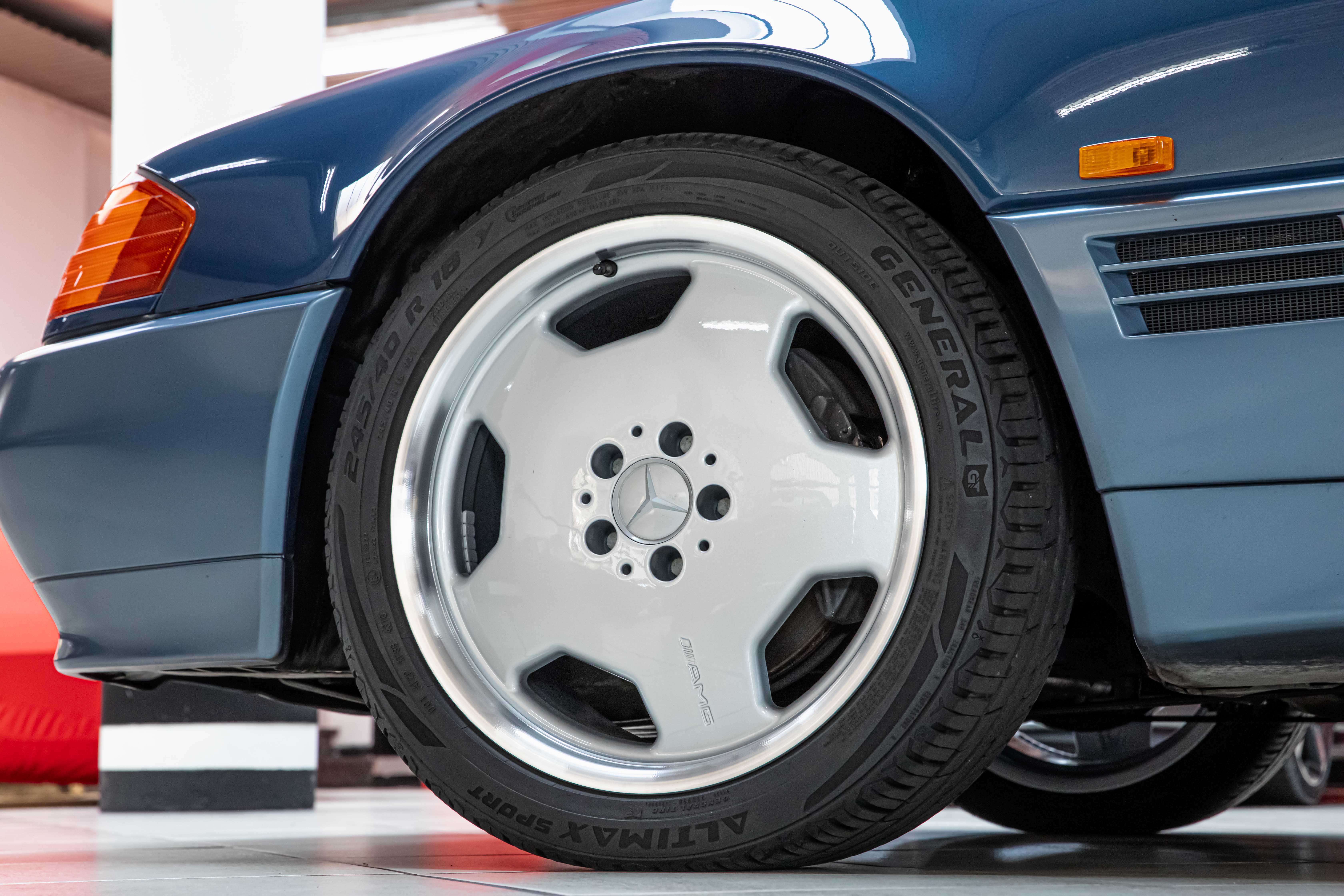 1992 Mercedes-Benz SL 600 offered by a specialist dealer in Milan, Italy, photo 20 of 20