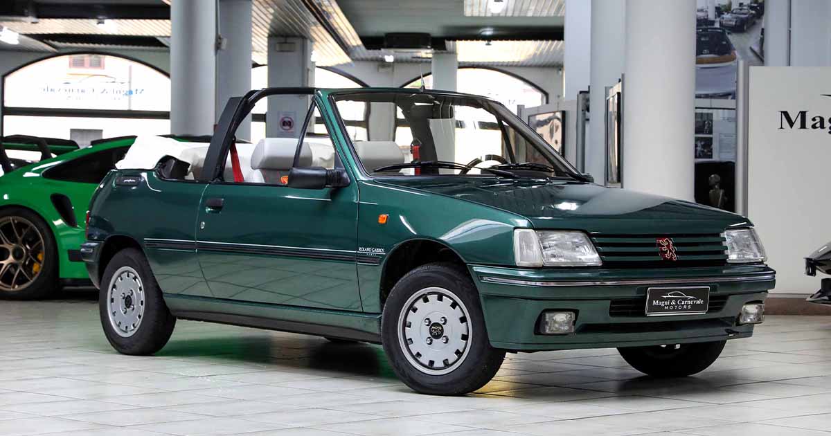 1992 Peugeot 205 Cabriolet proposée par un concessionnaire spécialisé à Milan, Italie, photo principale