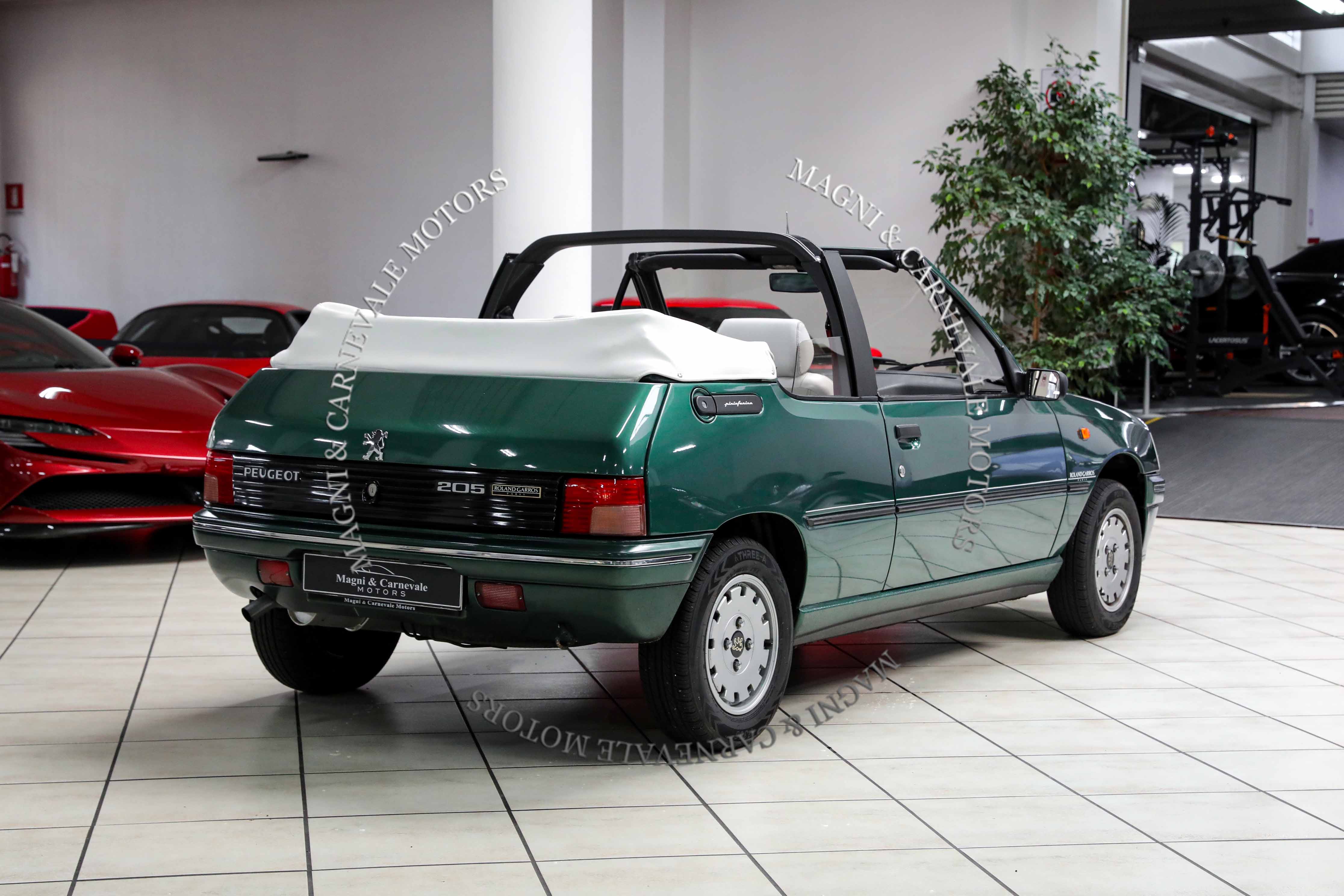 1992 Peugeot 205 Cabriolet offered by a specialist dealer in Milan, Italy, photo 12 of 20