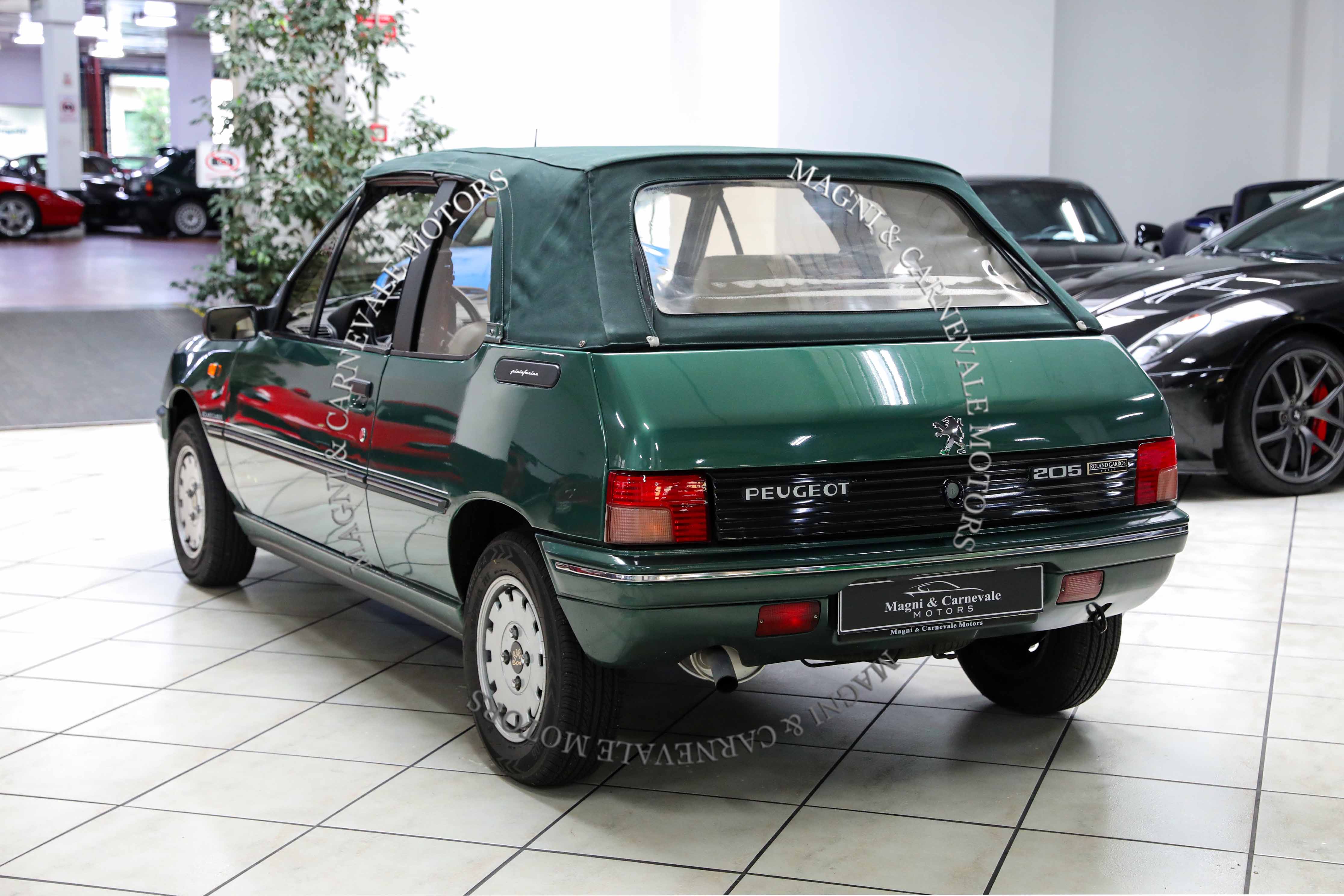 1992 Peugeot 205 Cabriolet offered by a specialist dealer in Milan, Italy, photo 15 of 20